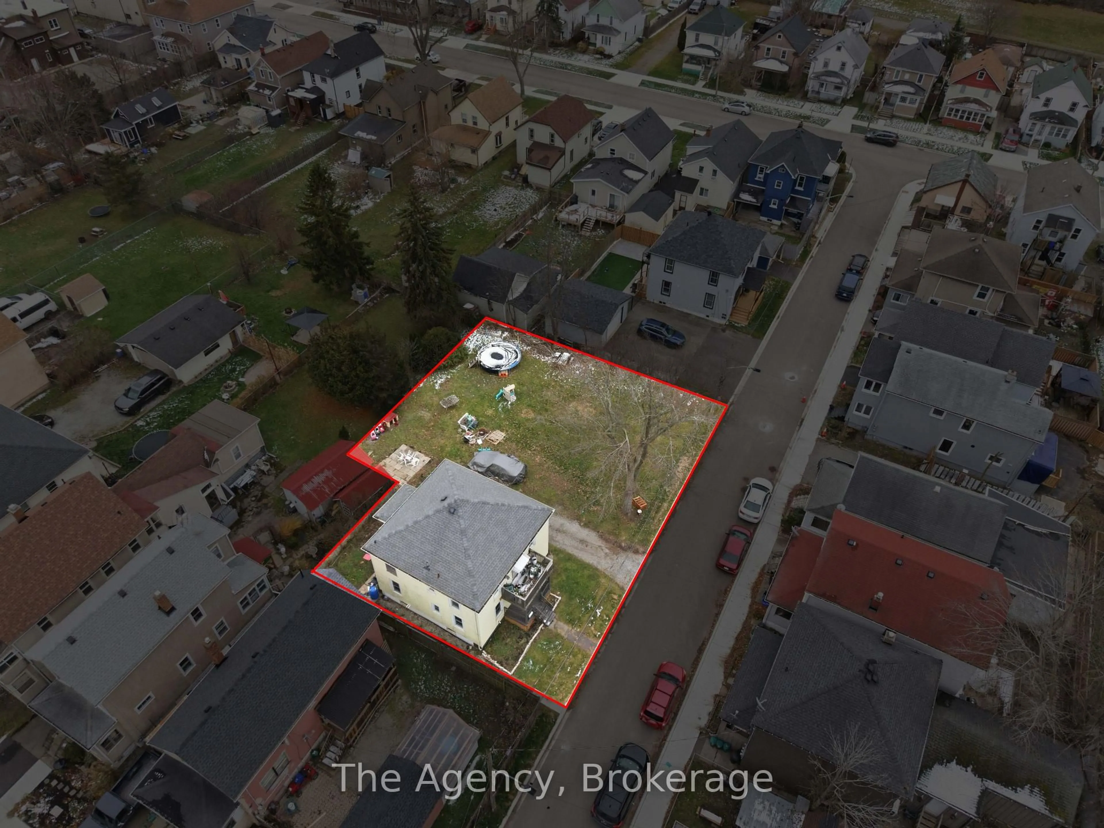 A pic from outside/outdoor area/front of a property/back of a property/a pic from drone, street for 11 Patsy Ave, Welland Ontario L3B 3M1