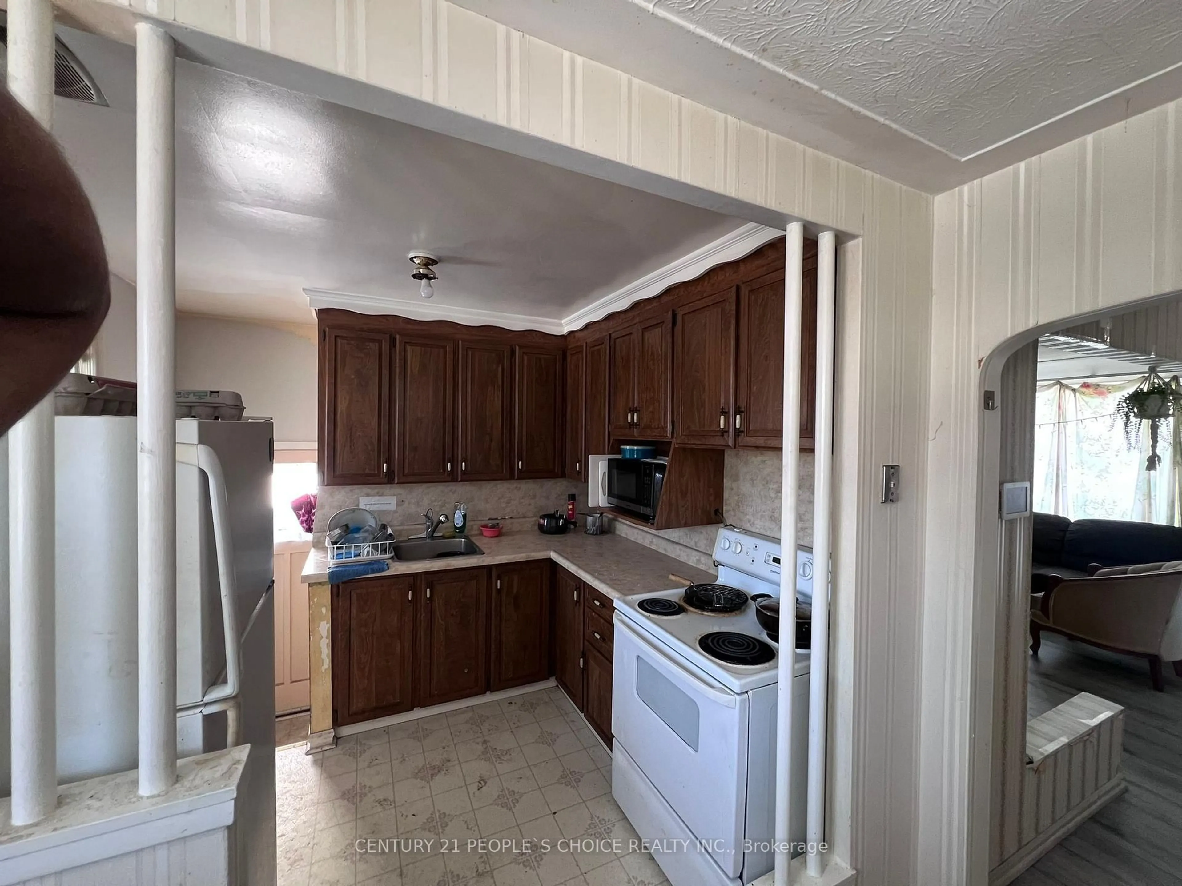 Standard kitchen, unknown for 77 Dudhope Ave, Cambridge Ontario N1R 4T6