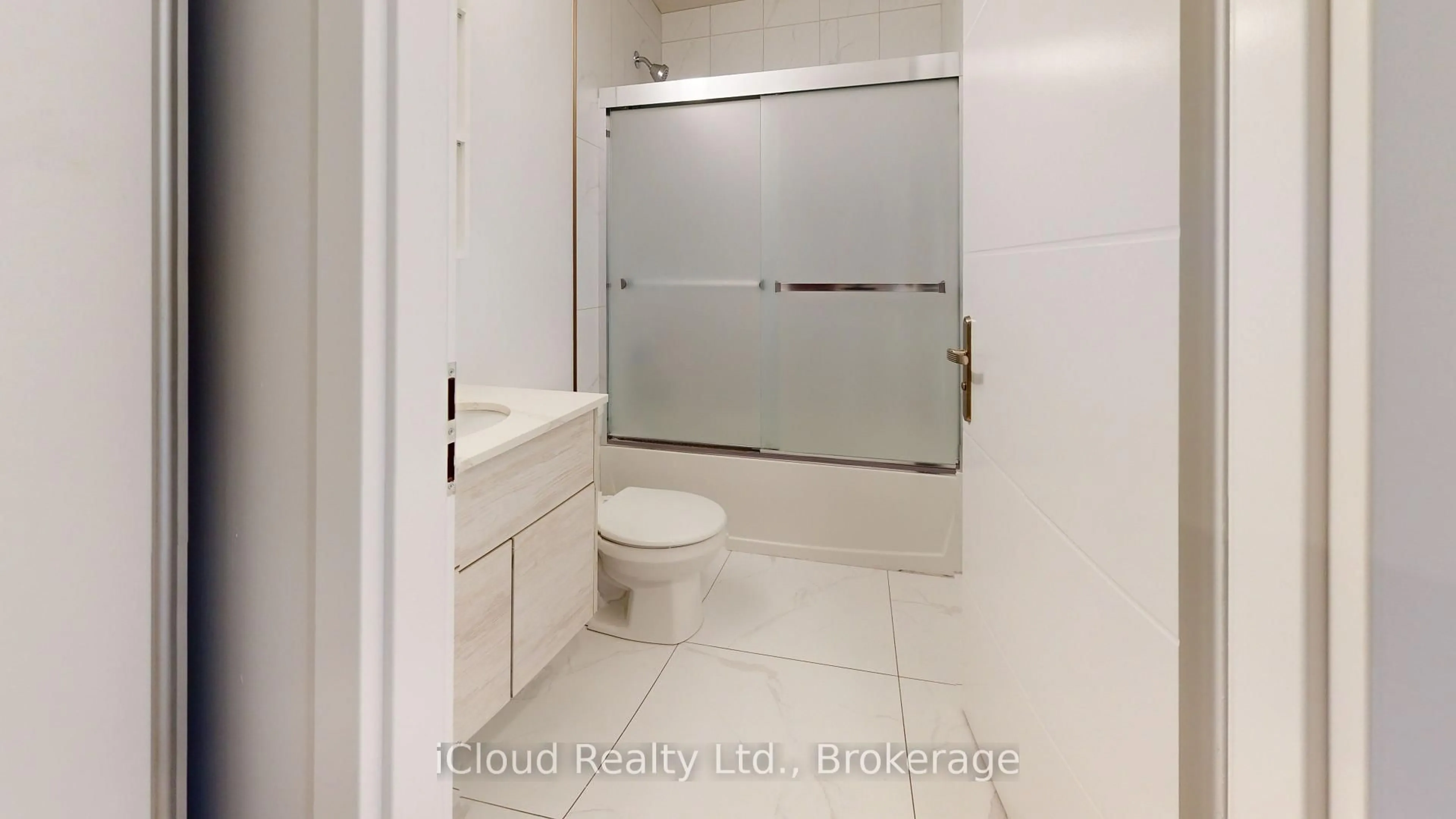 Standard bathroom, ceramic/tile floor for 60 Frederick St #1302, Kitchener Ontario N2H 0C7