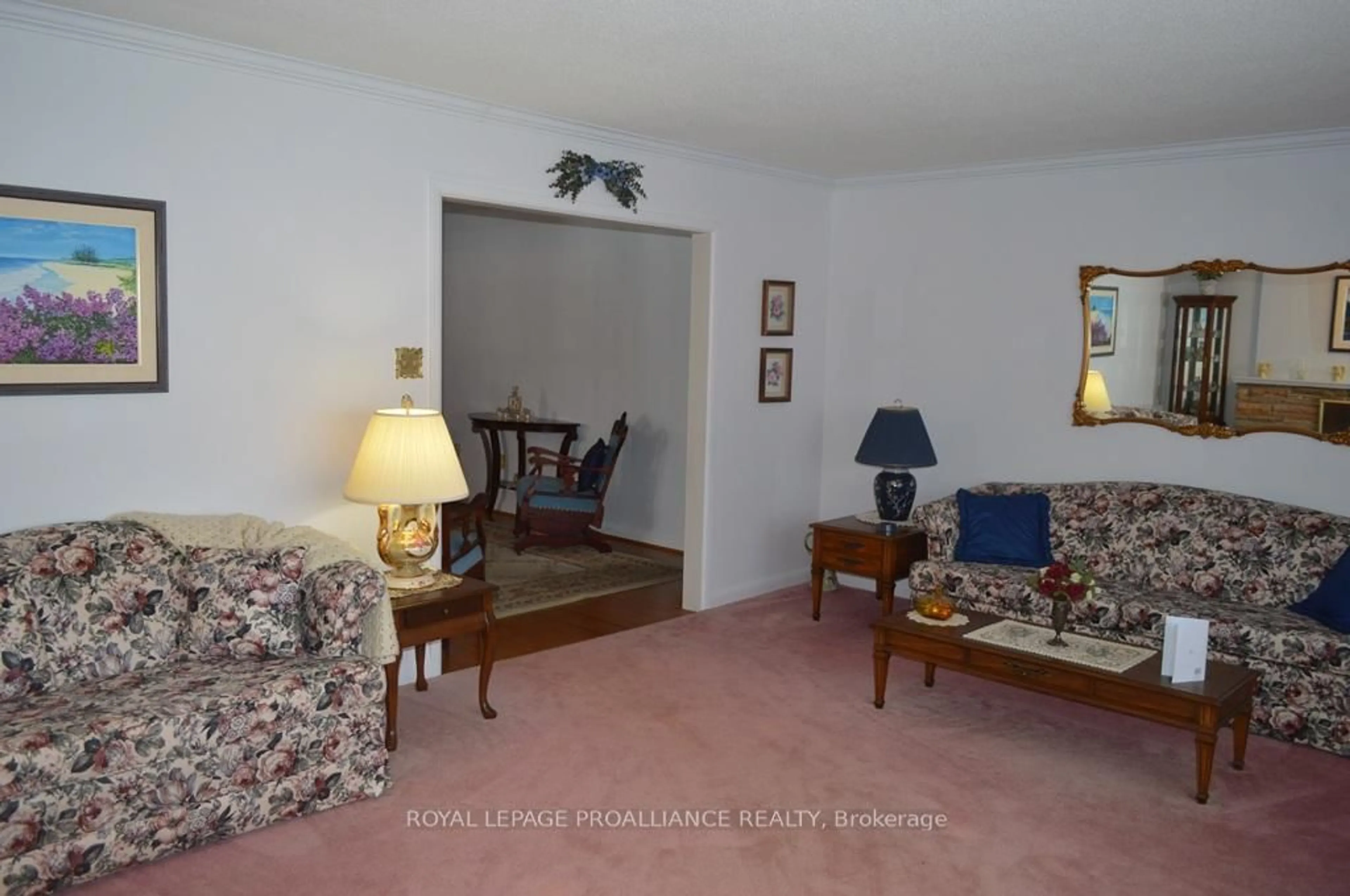 Living room with furniture, carpet floor for 9 Parkview Hts, Quinte West Ontario K8V 5L9