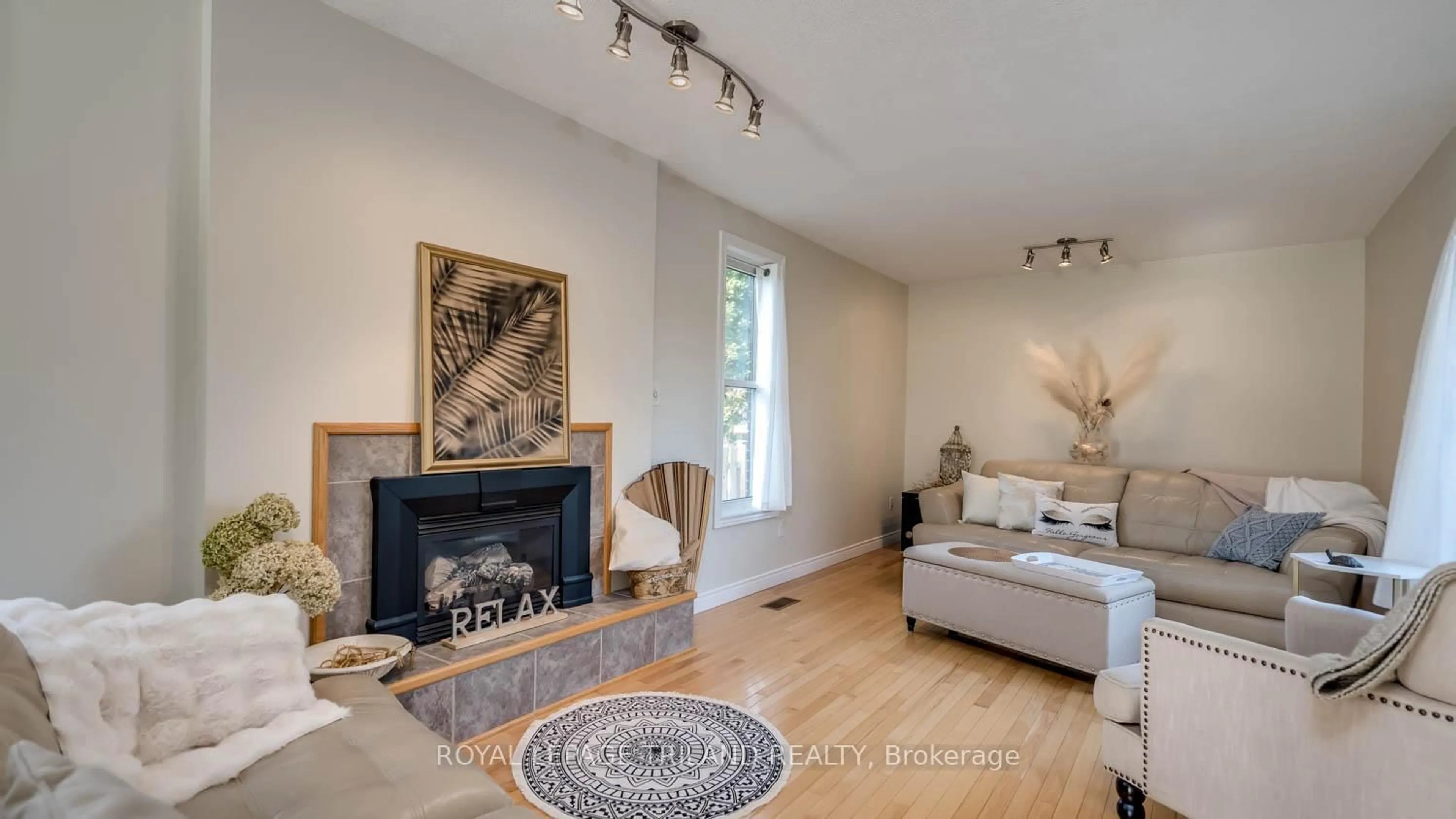 Living room with furniture, wood/laminate floor for 226 Rainbow Ave, London East Ontario N5W 4W1
