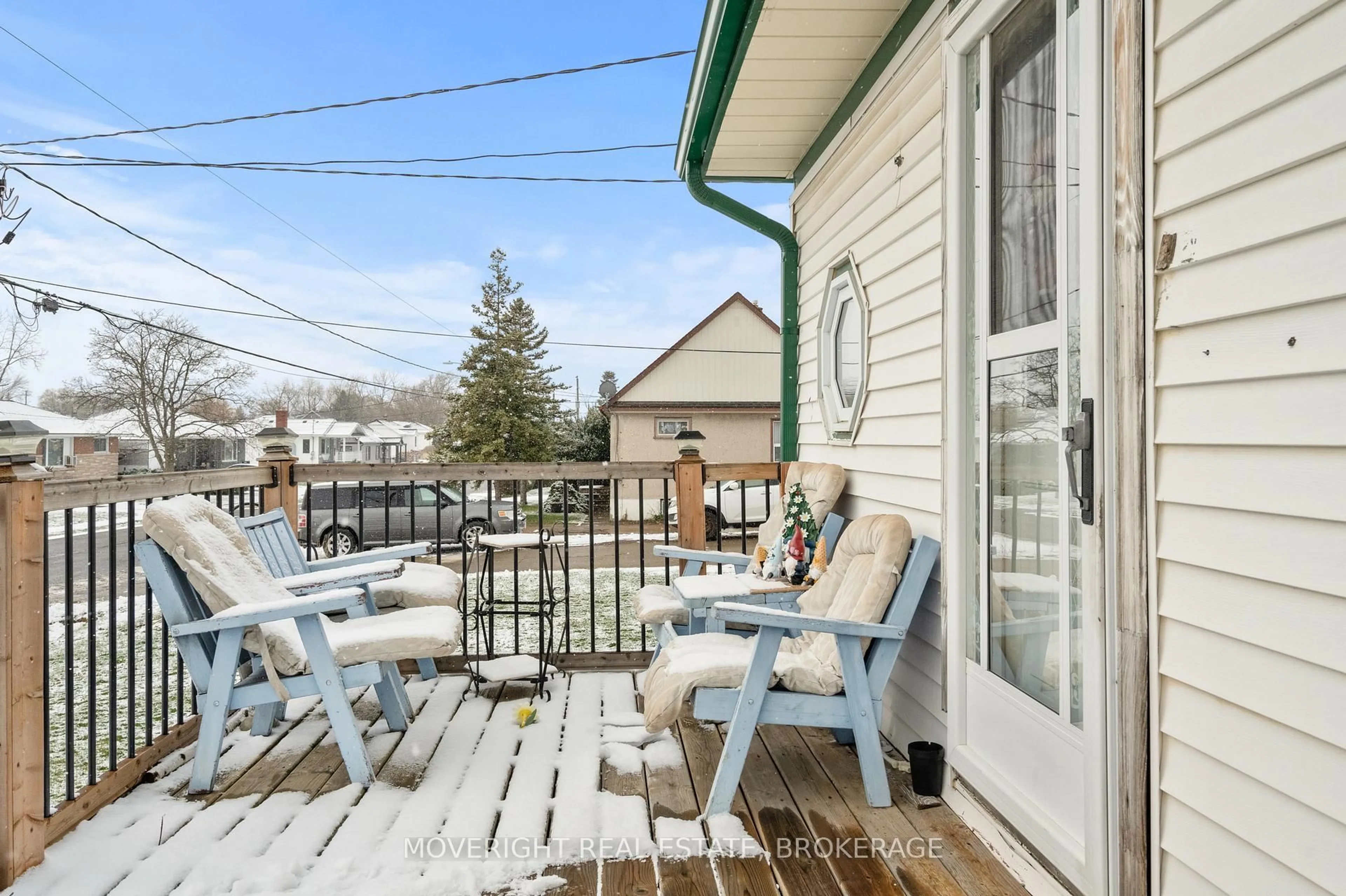 Patio, street for 45 Bloomfield Ave, St. Catharines Ontario L2P 1X2