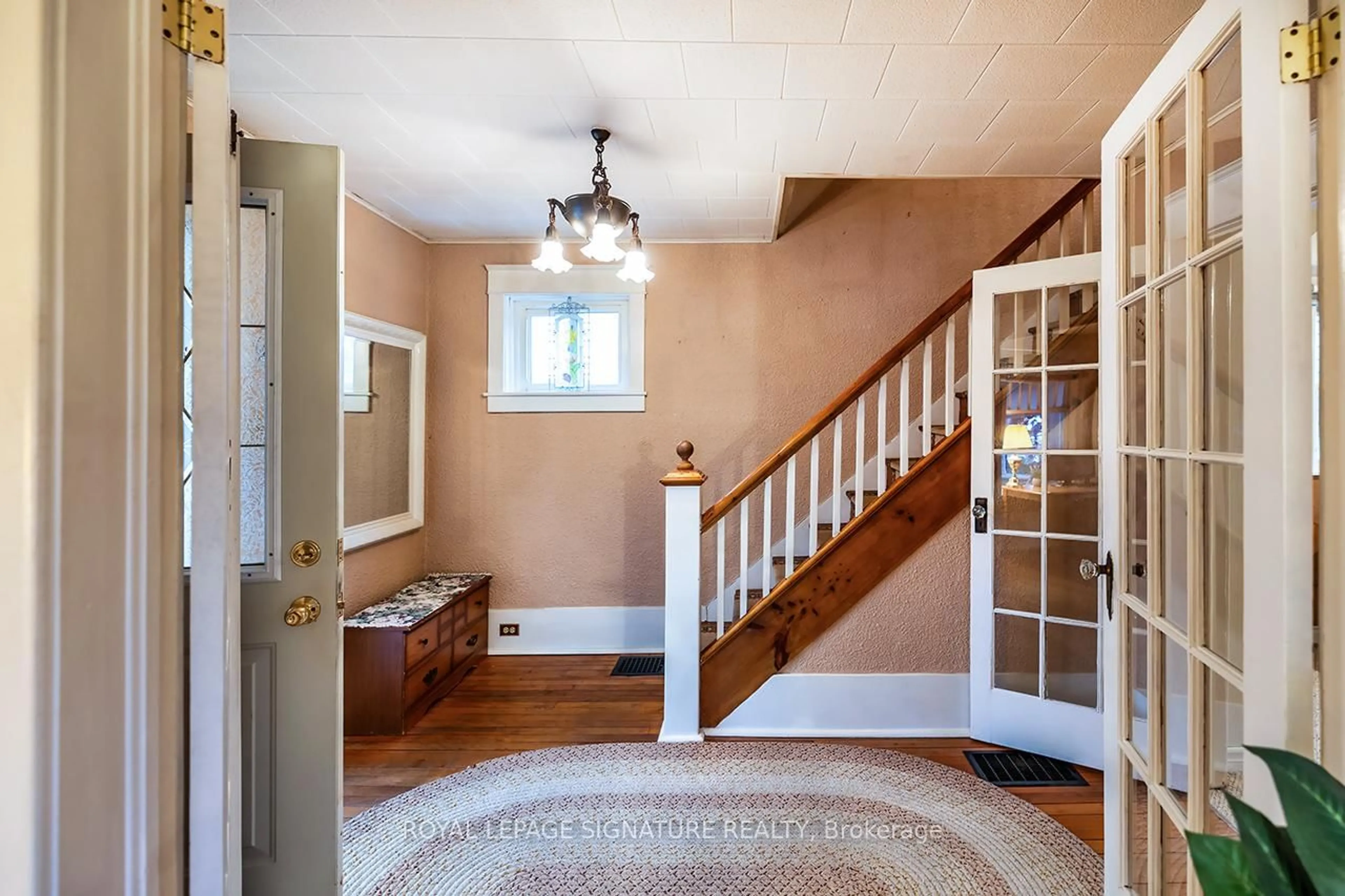 Indoor entryway for 9 South Charles St, Quinte West Ontario K8V 2R8