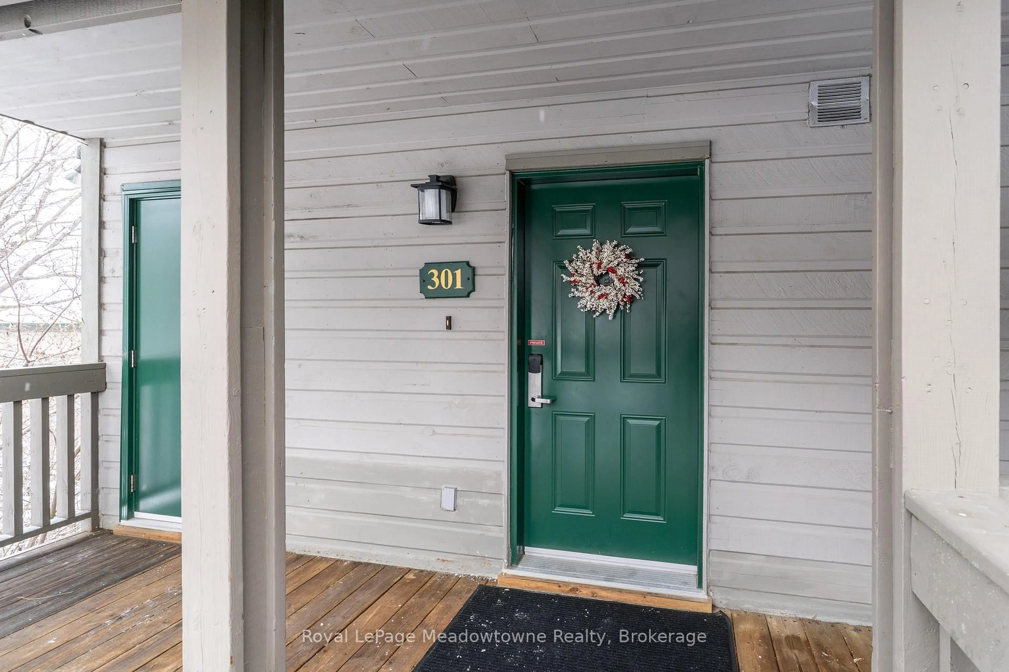 Indoor entryway for 34 Deerhurst Greens Rd #301, Huntsville Ontario P1H 1A9