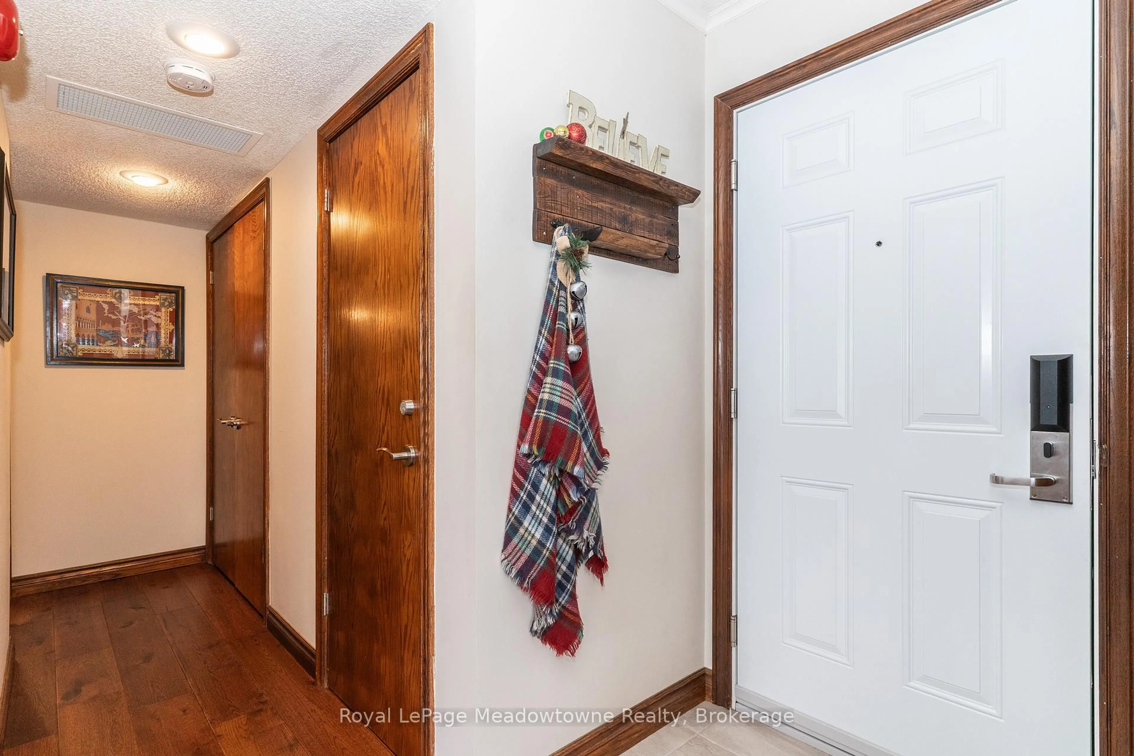 Indoor entryway for 34 Deerhurst Greens Rd #301, Huntsville Ontario P1H 1A9
