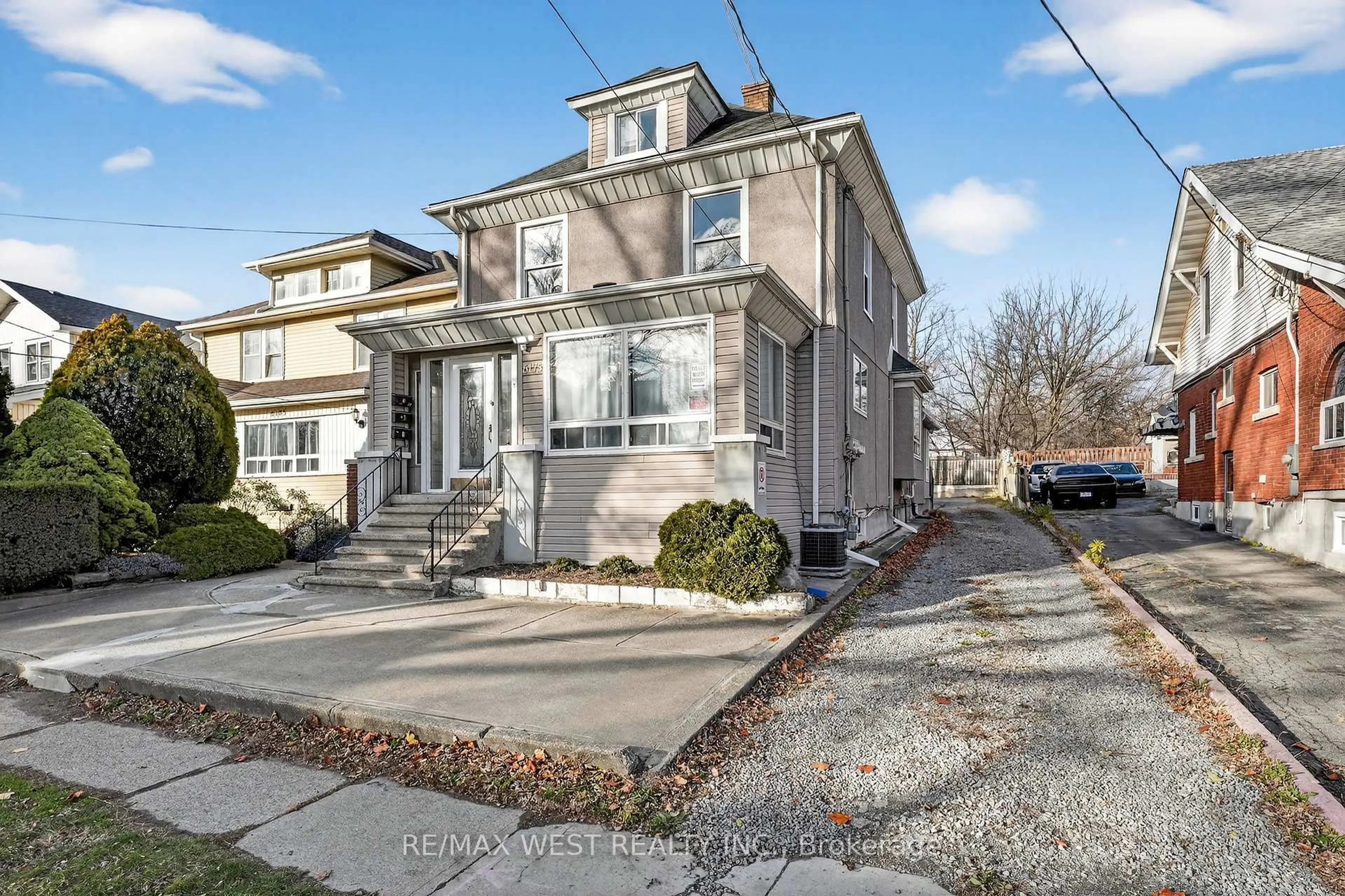 Unknown for 6175 Barker St, Niagara Falls Ontario L2G 1Y5