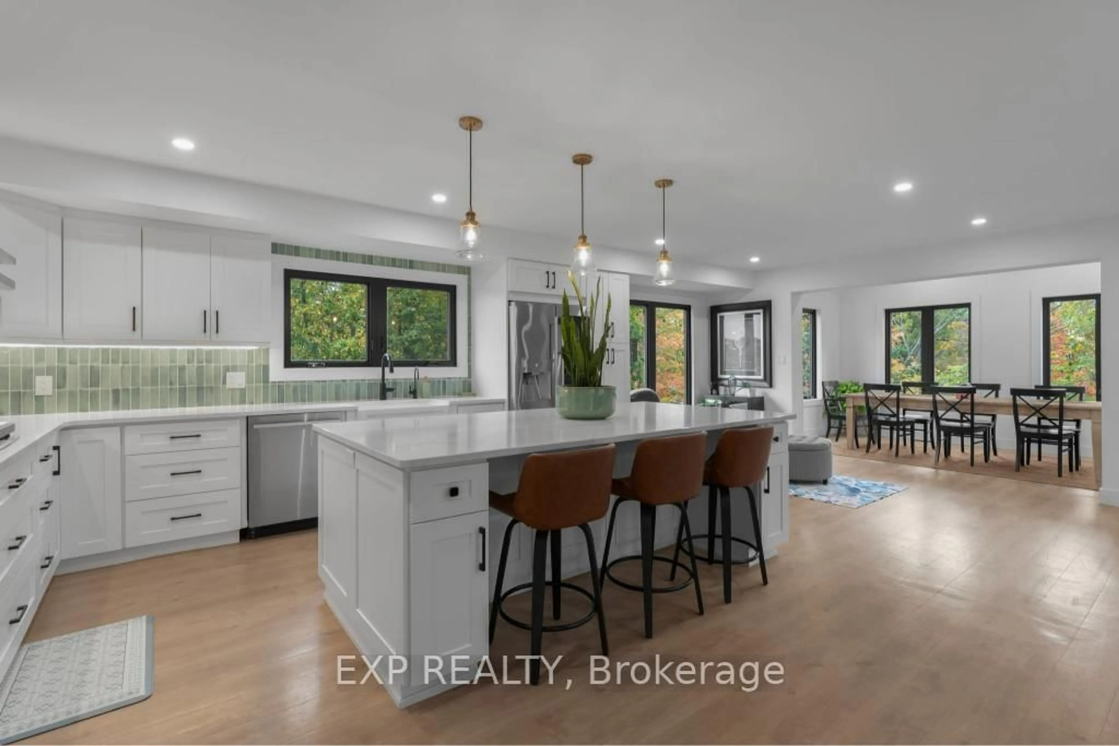 Open concept kitchen, ceramic/tile floor for 3169 King St, Lincoln Ontario L0R 2C0