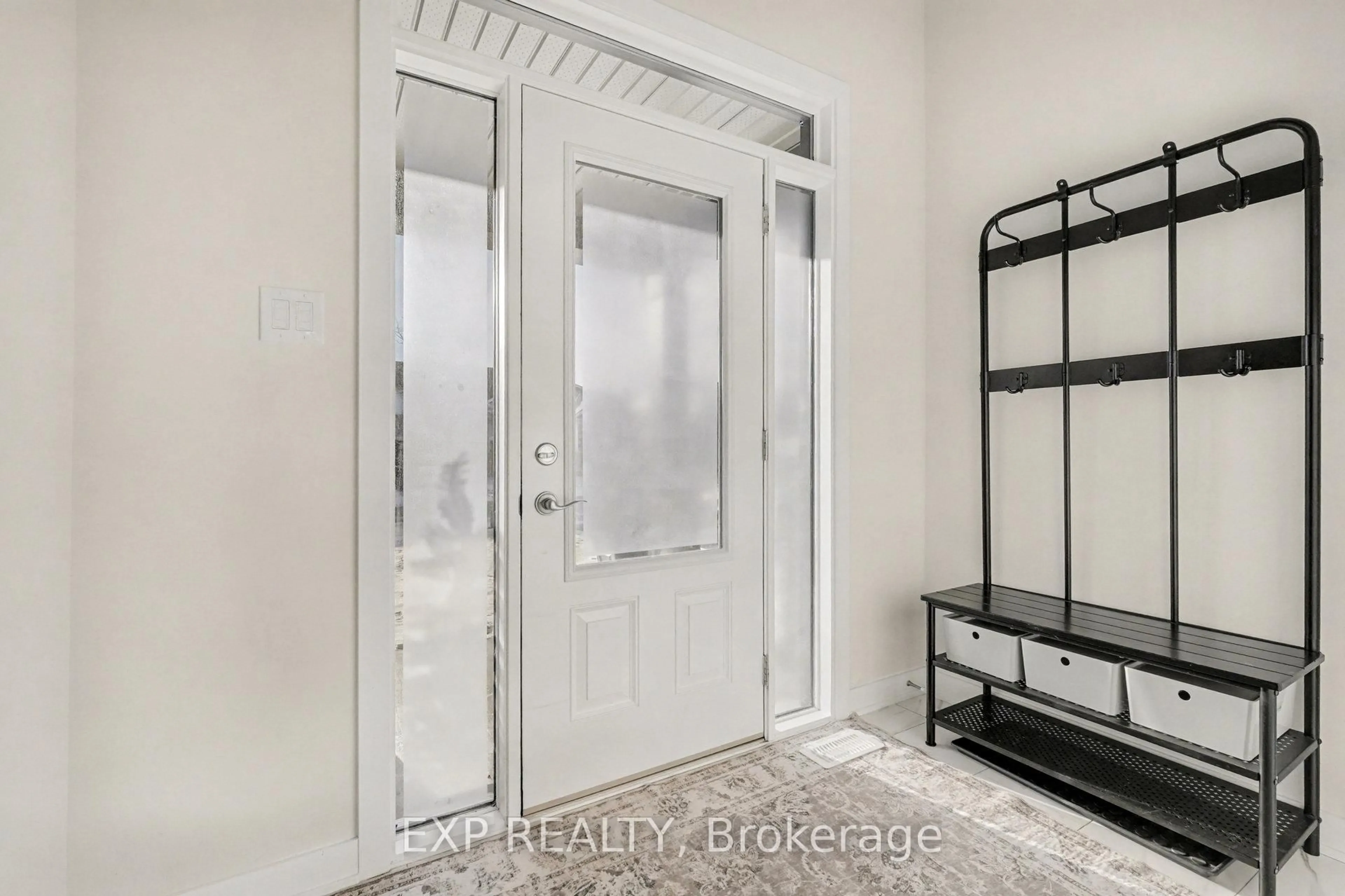 Indoor entryway for 112 Patchell Pl, North Grenville Ontario K0G 1N0