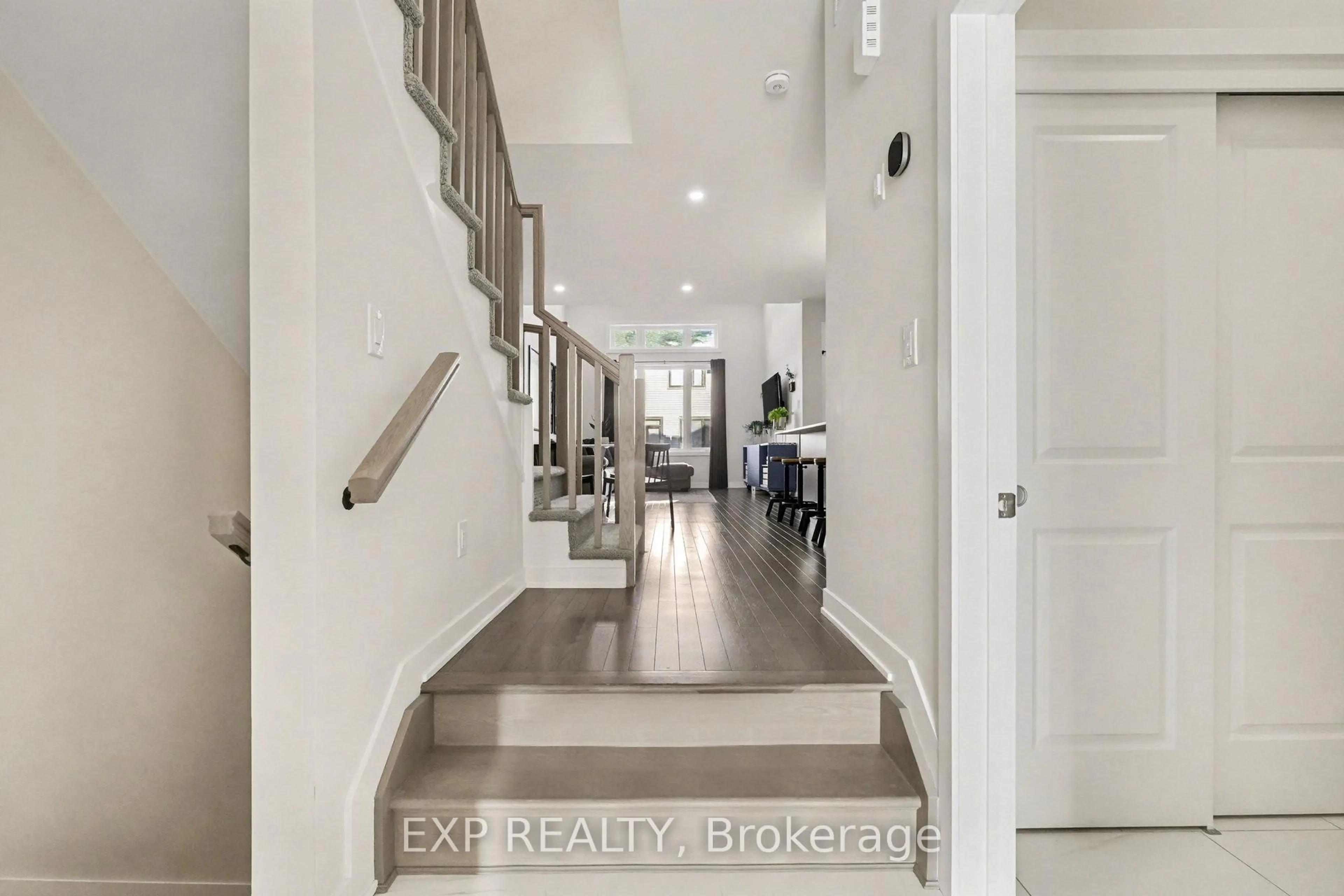 Indoor entryway for 112 Patchell Pl, North Grenville Ontario K0G 1N0