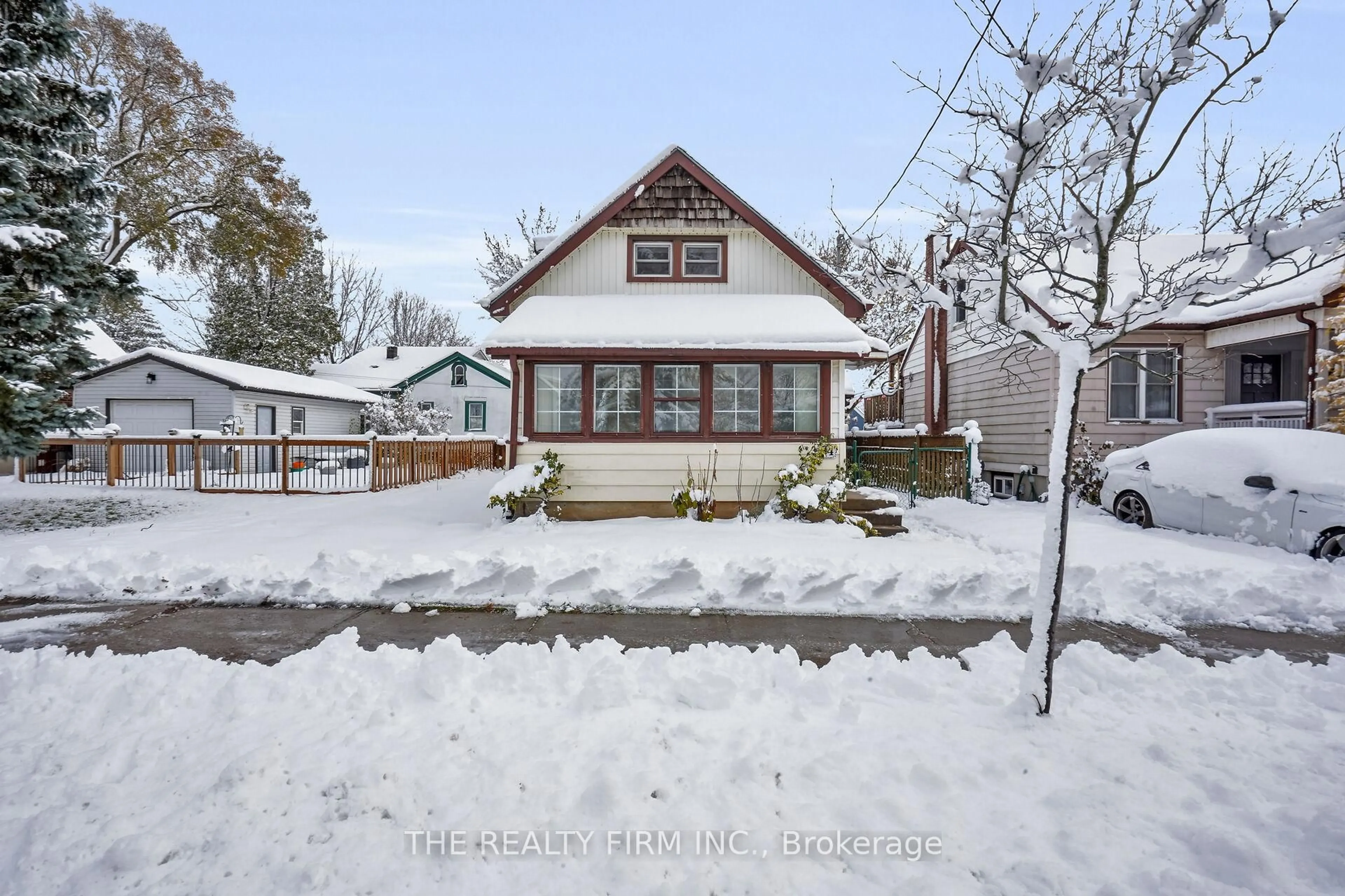 A pic from outside/outdoor area/front of a property/back of a property/a pic from drone, street for 64 Mackay Ave, London South Ontario N6J 2V5
