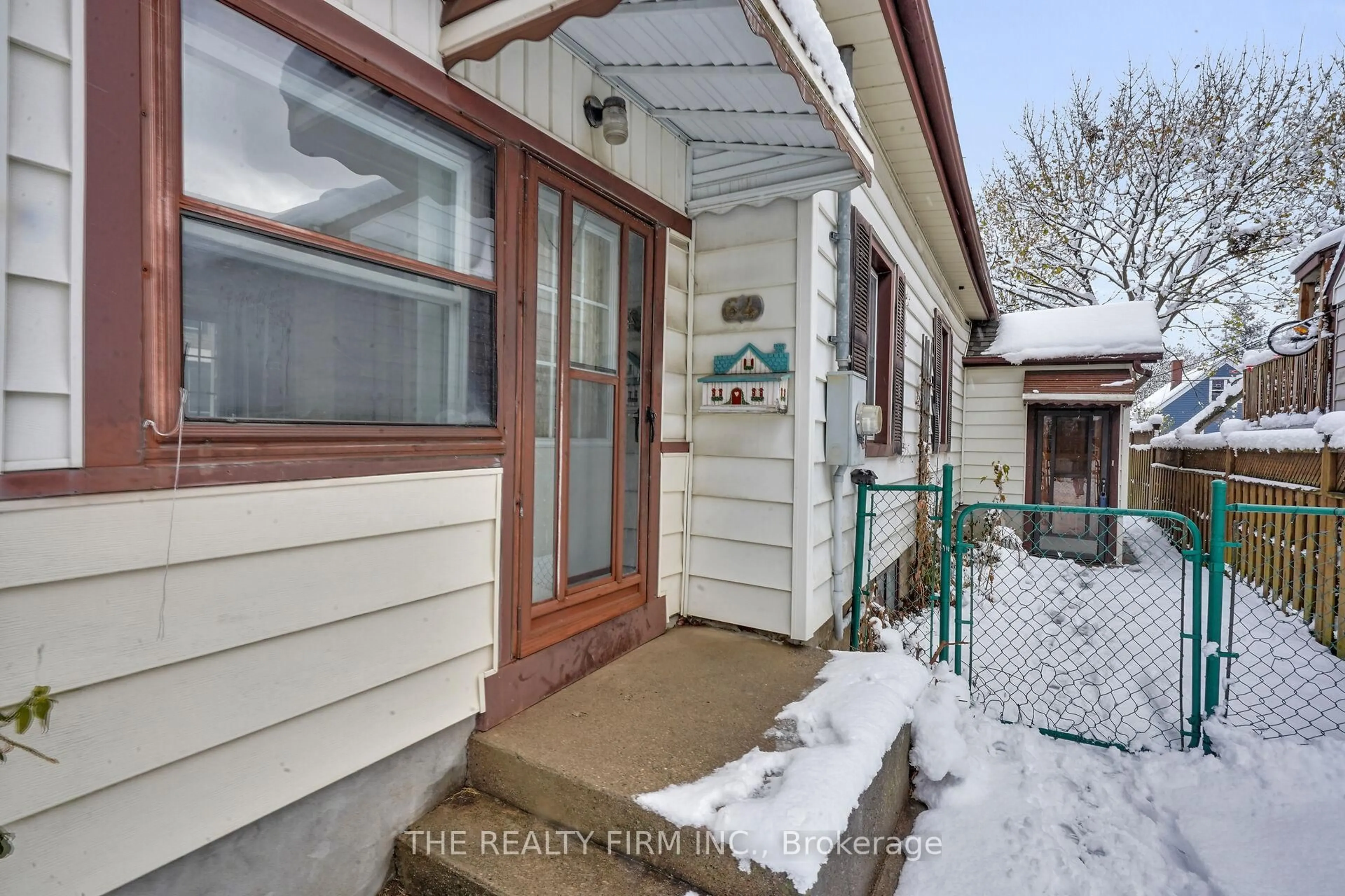 Indoor entryway for 64 Mackay Ave, London South Ontario N6J 2V5