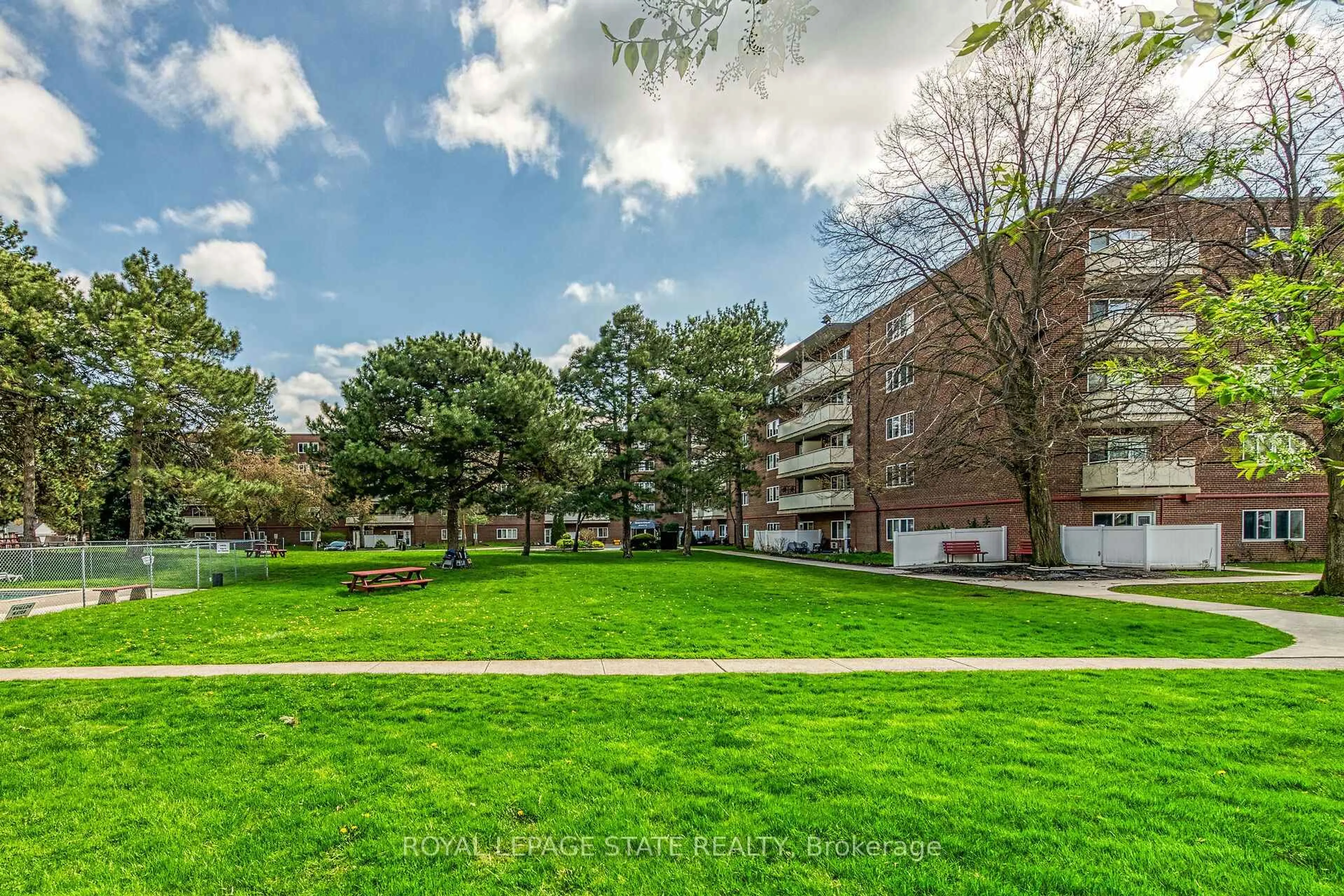 A pic from outside/outdoor area/front of a property/back of a property/a pic from drone, unknown for 198 Scott St #220, St. Catharines Ontario L2N 5T3