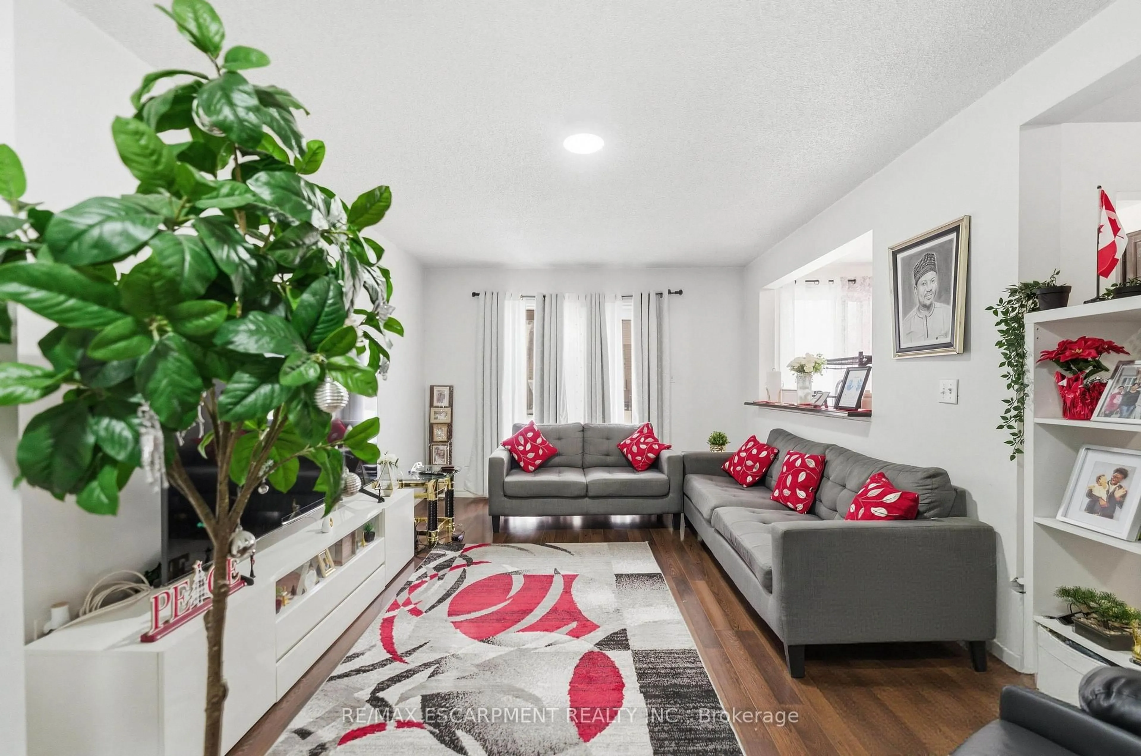 Living room with furniture, unknown for 262 KENORA Ave #2, Hamilton Ontario L8E 3Y3