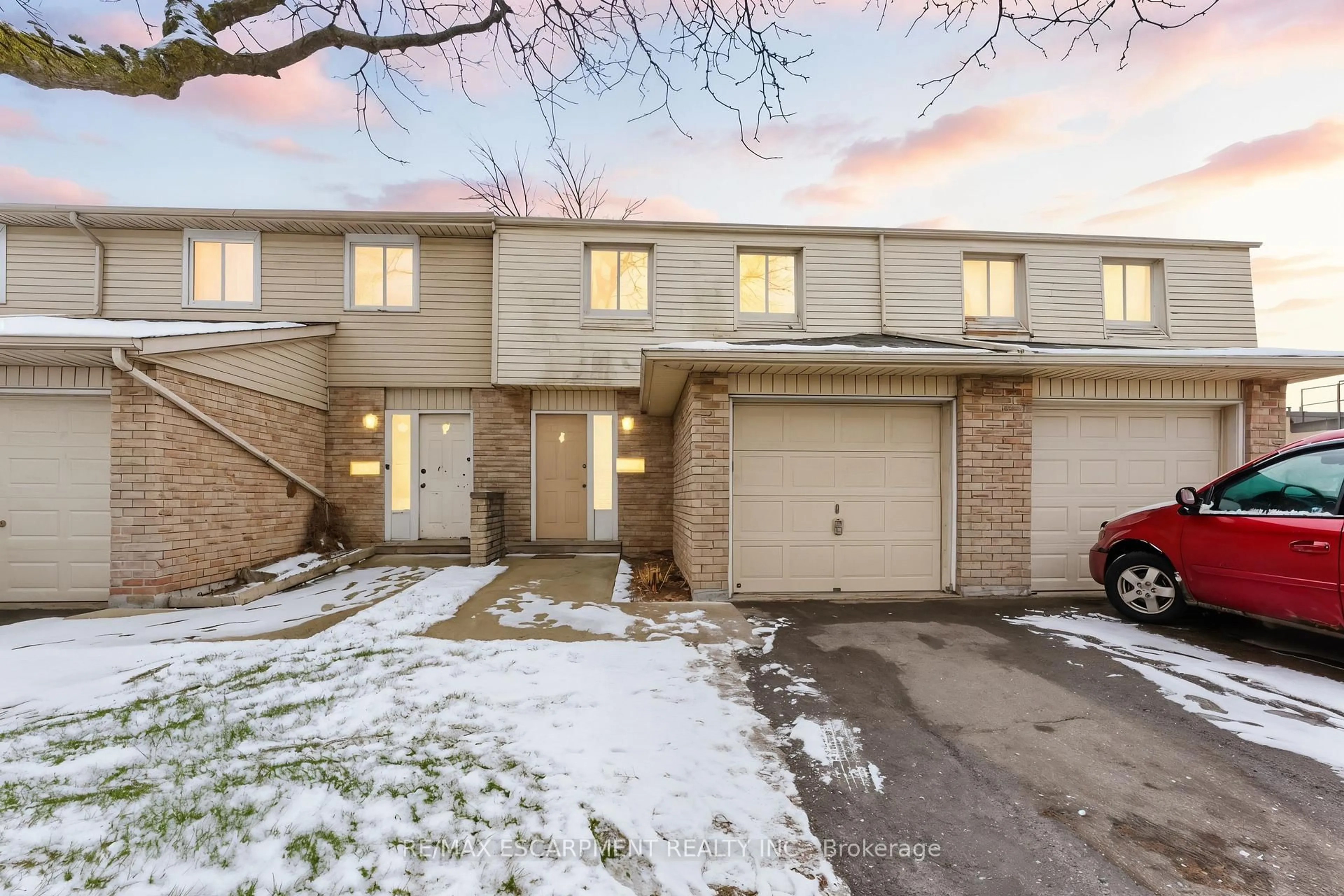 A pic from outside/outdoor area/front of a property/back of a property/a pic from drone, street for 262 KENORA Ave #2, Hamilton Ontario L8E 3Y3