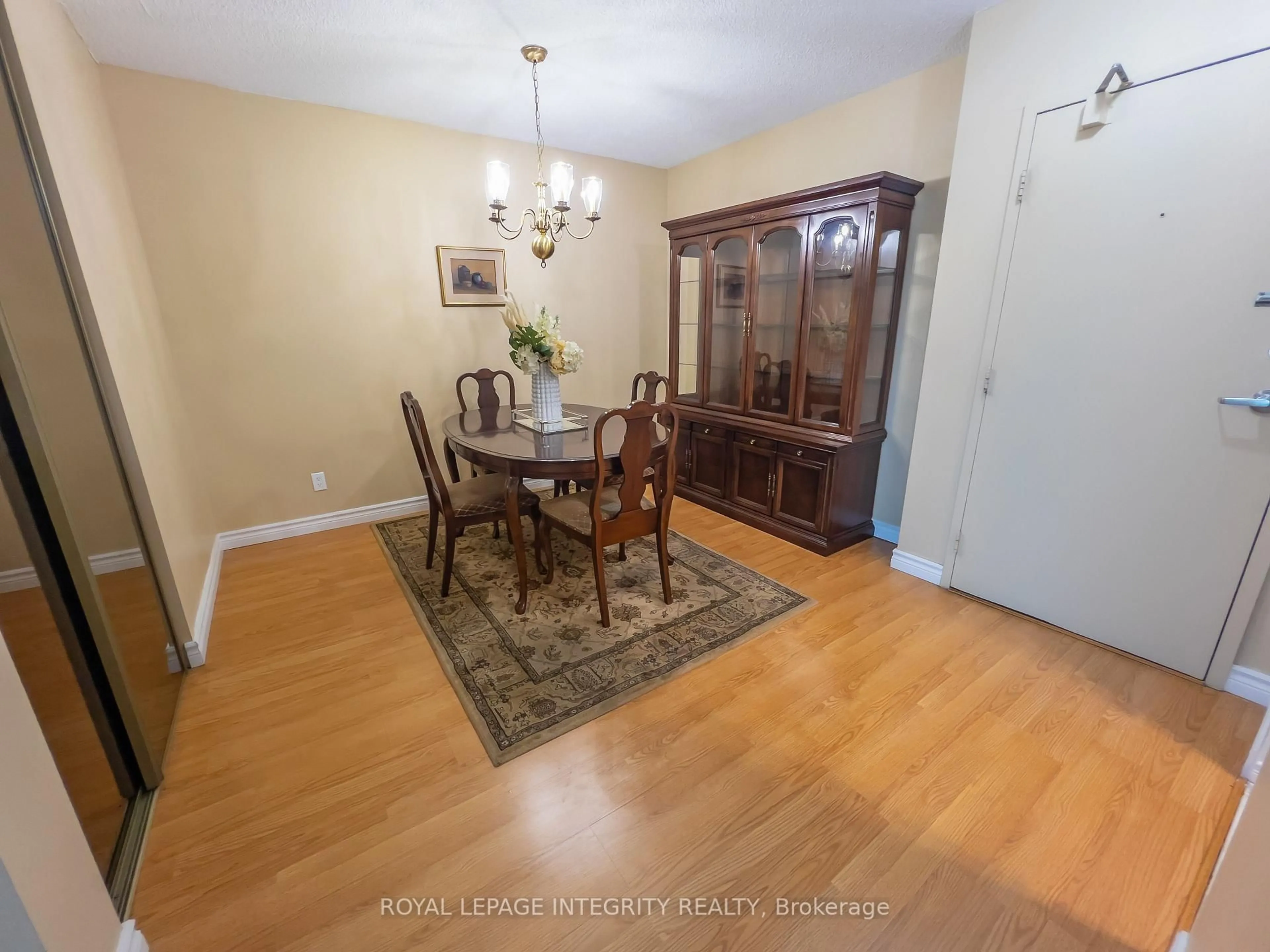 Dining room, unknown for 555 Brittany Dr #1008, Ottawa Ontario K1K 4C5