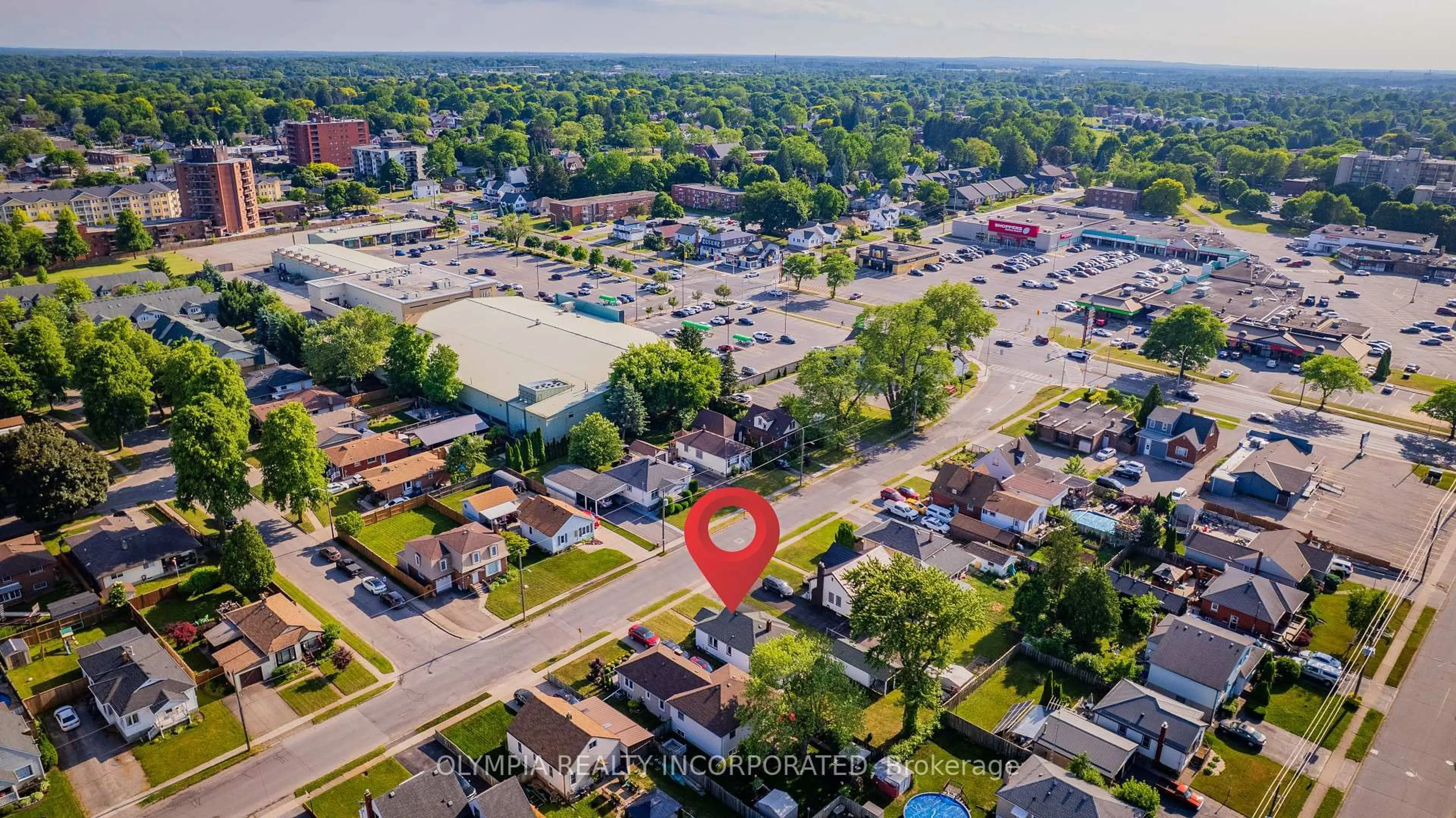 A pic from outside/outdoor area/front of a property/back of a property/a pic from drone, street for 6129 Keith St, Niagara Falls Ontario L2J 1K1