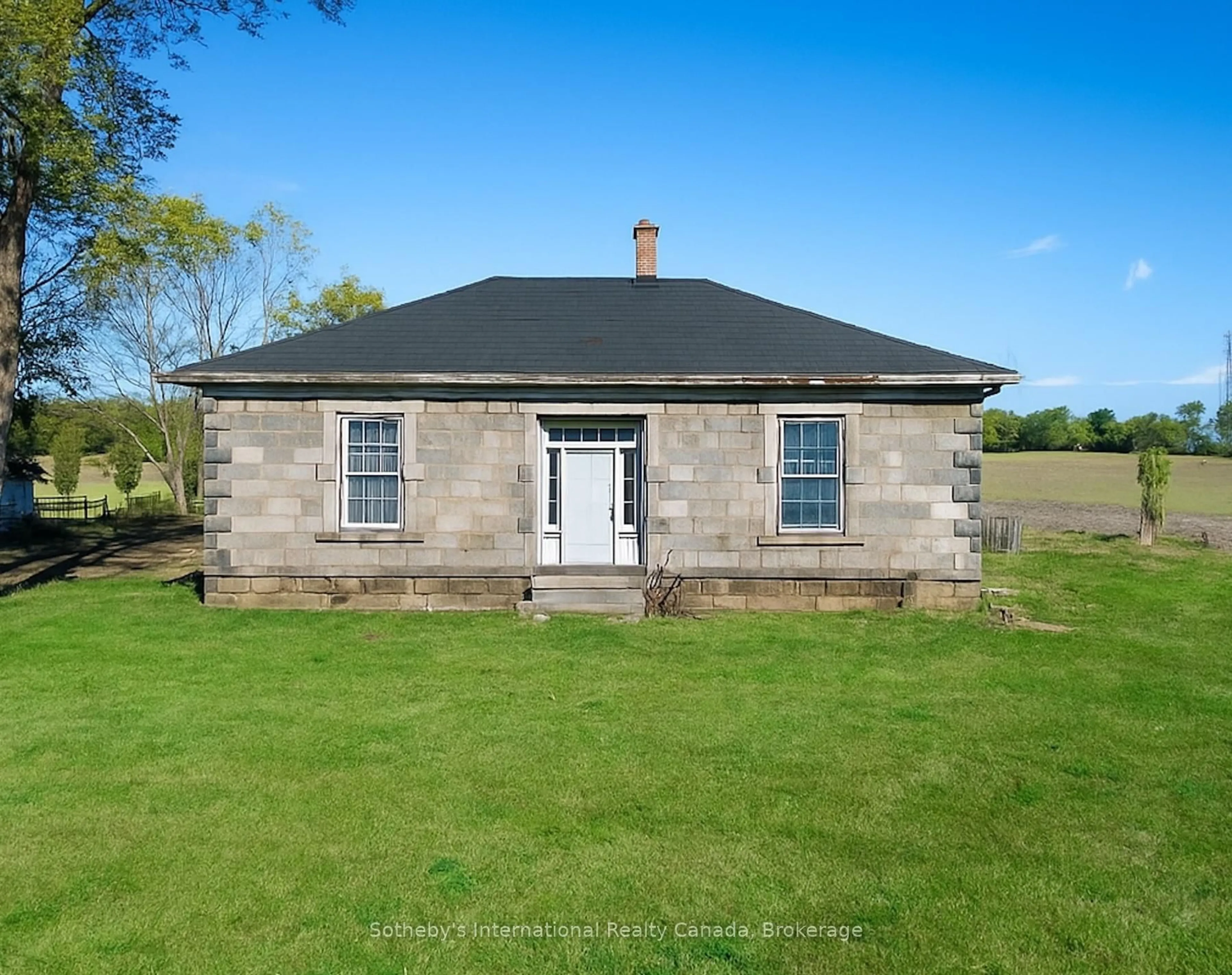 A pic from outside/outdoor area/front of a property/back of a property/a pic from drone, building for 343 Blue Lake Rd, Brant Ontario N0E 1N0