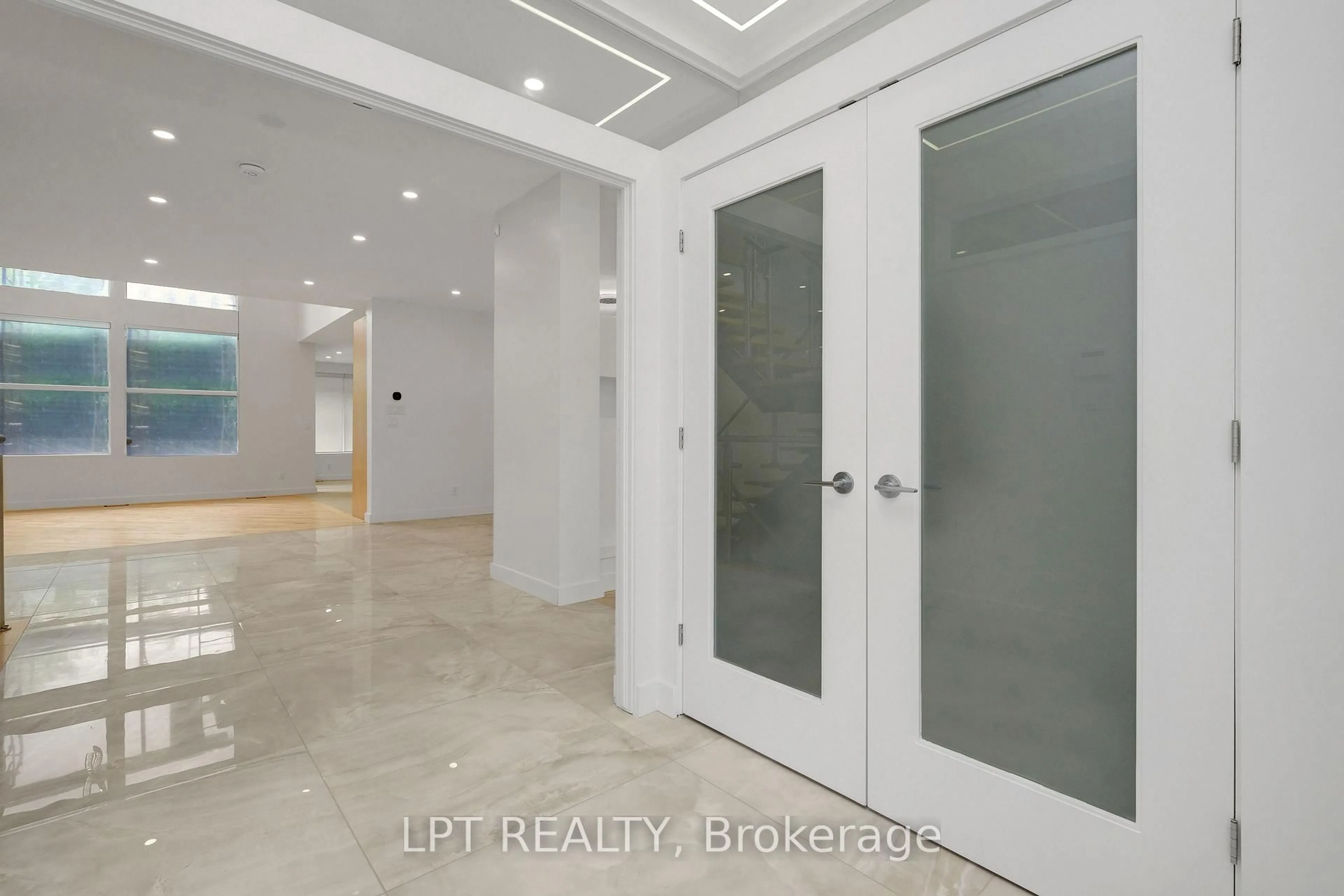 Unknown for 298 Crestview Rd, Ottawa Ontario K1H 5G6