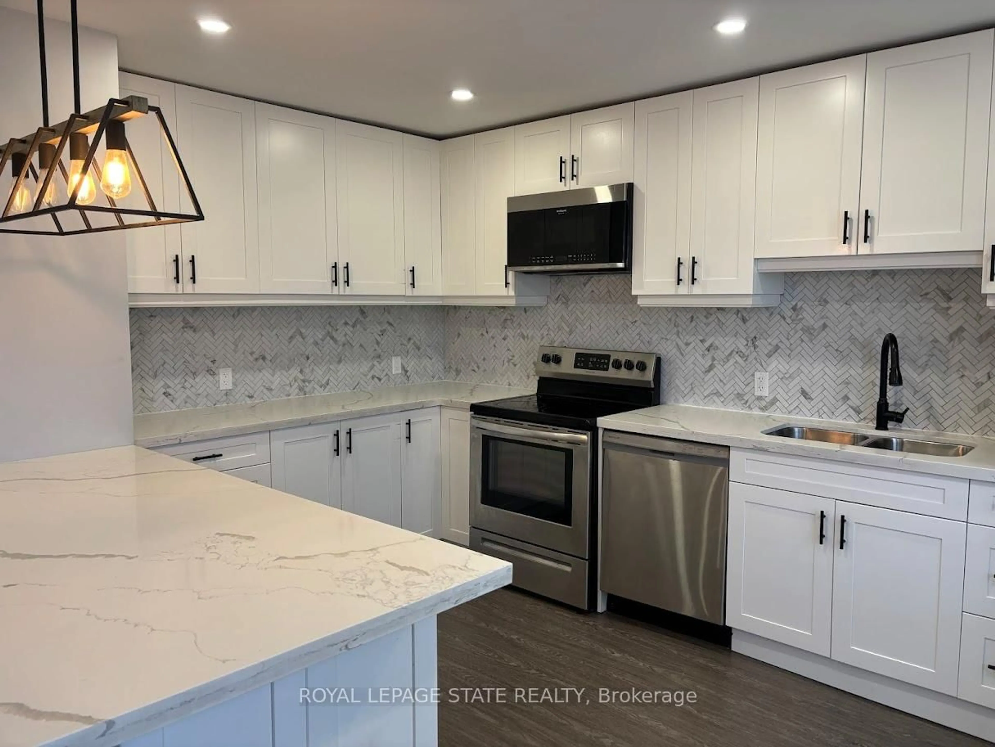 Open concept kitchen, ceramic/tile floor for 373 East 27th St, Hamilton Ontario L8V 3H1