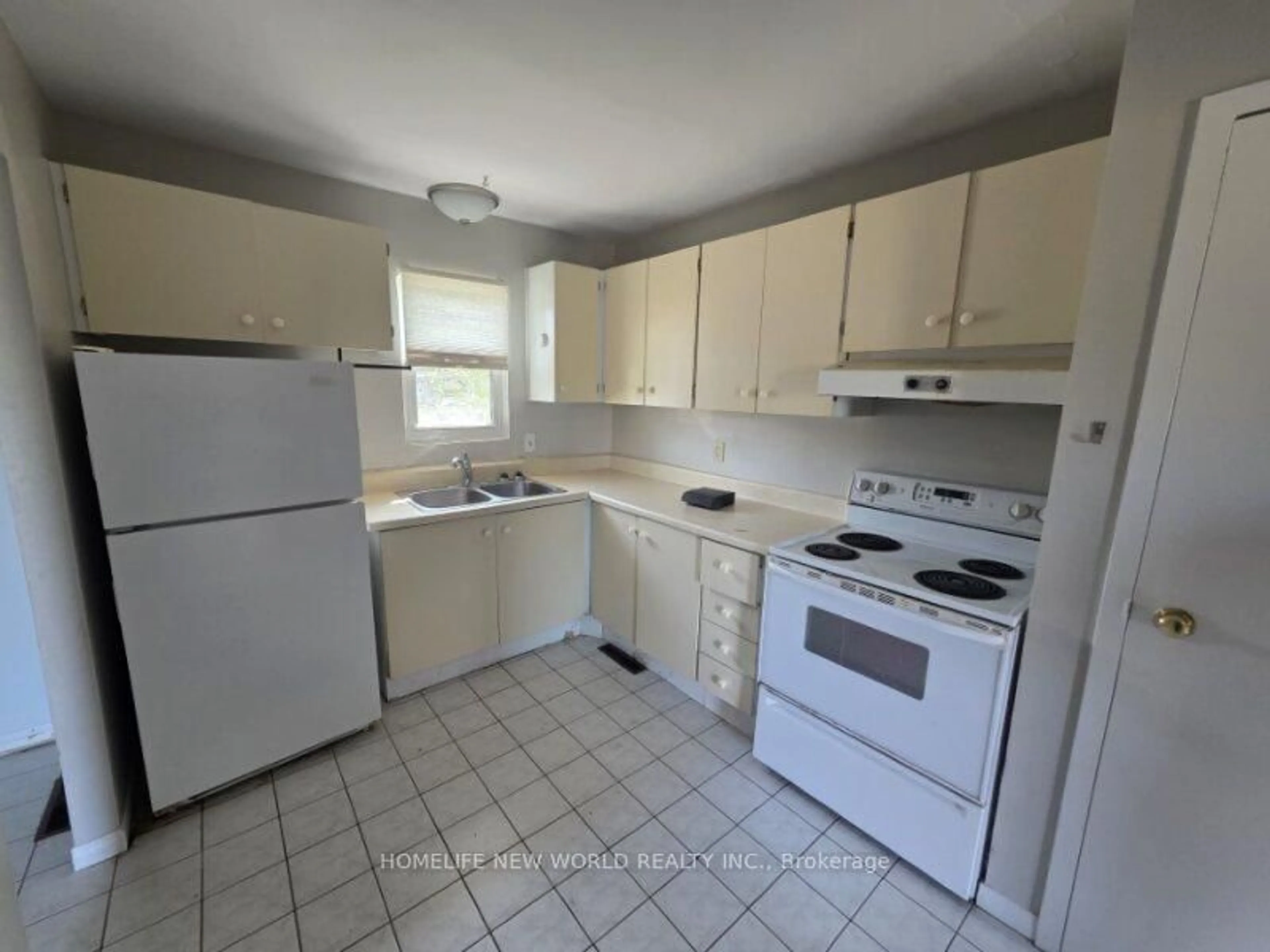 Standard kitchen, unknown for 131 Rockwood Ave #28, St. Catharines Ontario L2P 3K4