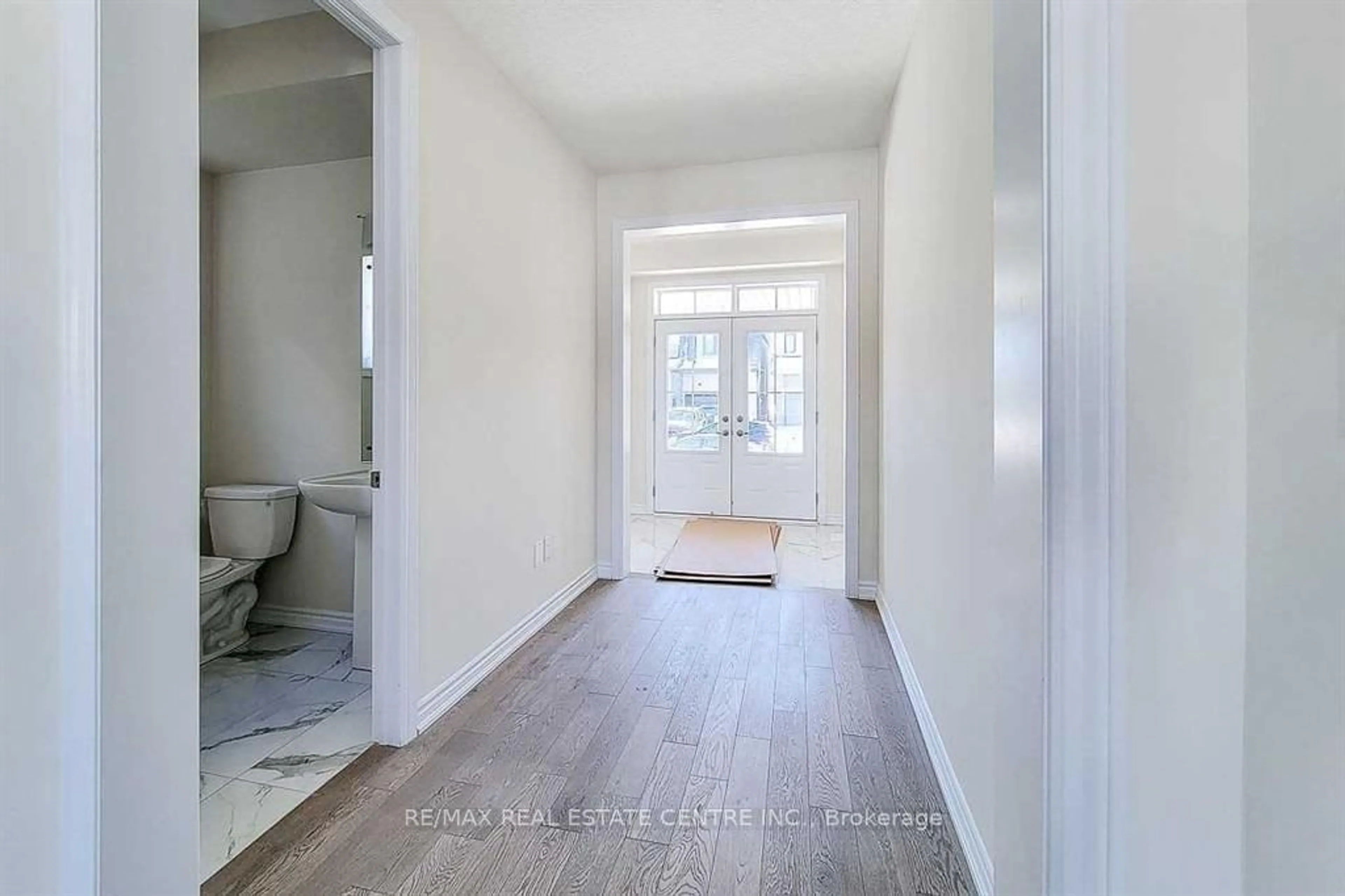 Indoor entryway for 23 Hawick Cres, Haldimand Ontario N3W 0G6