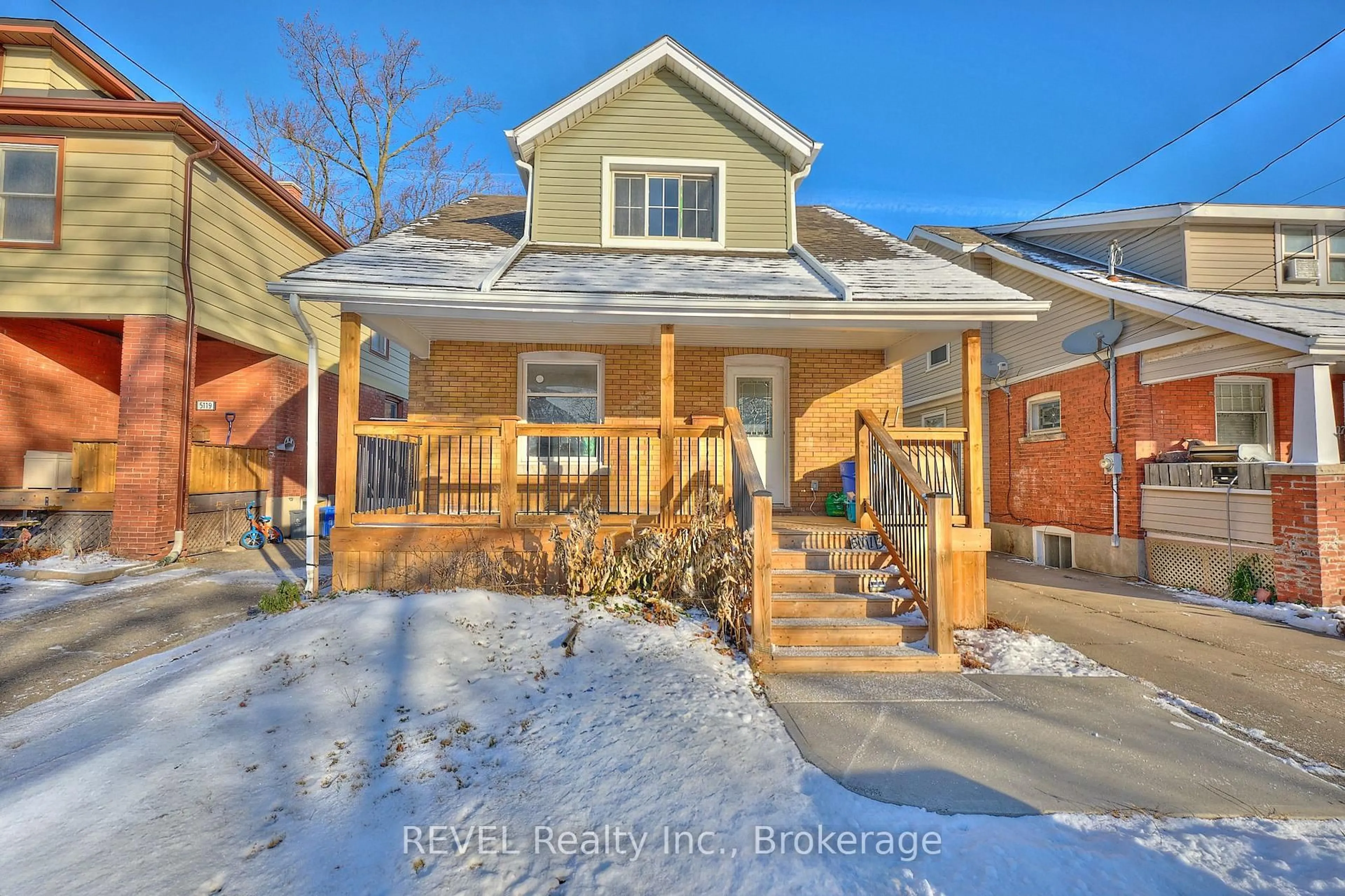 Home with brick exterior material, street for 5113 Willmott St, Niagara Falls Ontario L2E 2A4