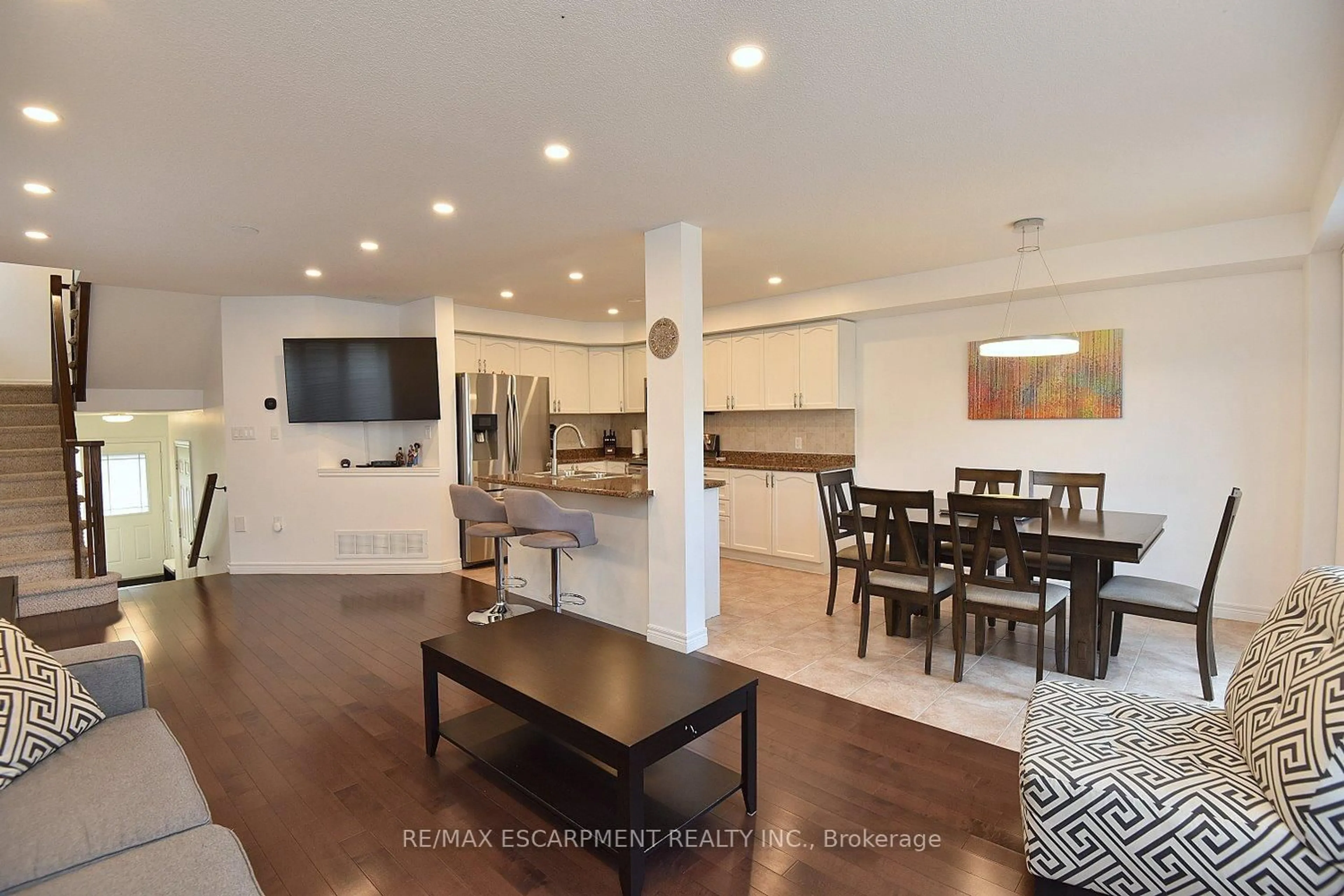 Open concept kitchen, unknown for 102 Celestial Cres, Hamilton Ontario L0R 1P0