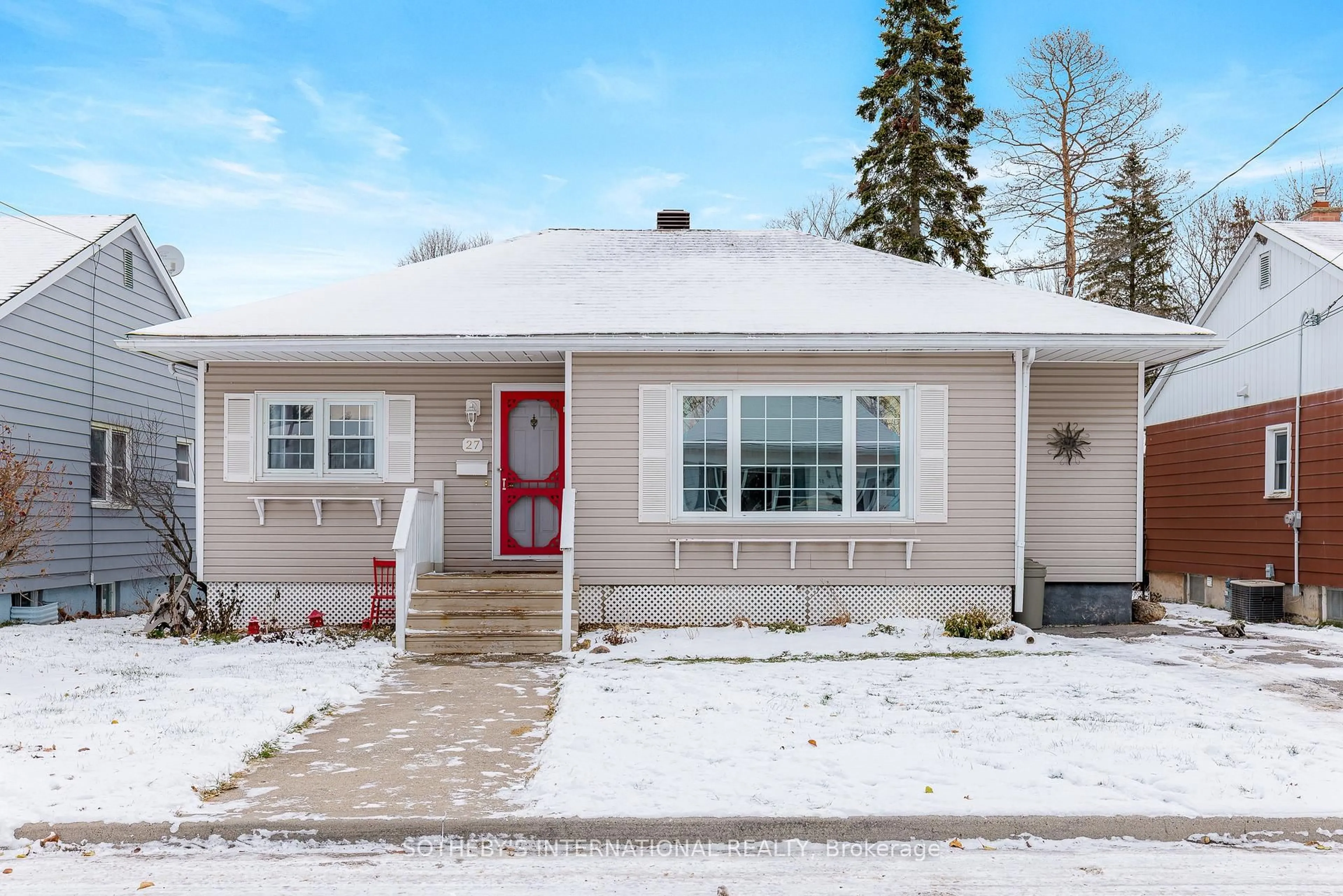 Home with vinyl exterior material, street for 27 Wright Cres, Brockville Ontario K6V 3W9