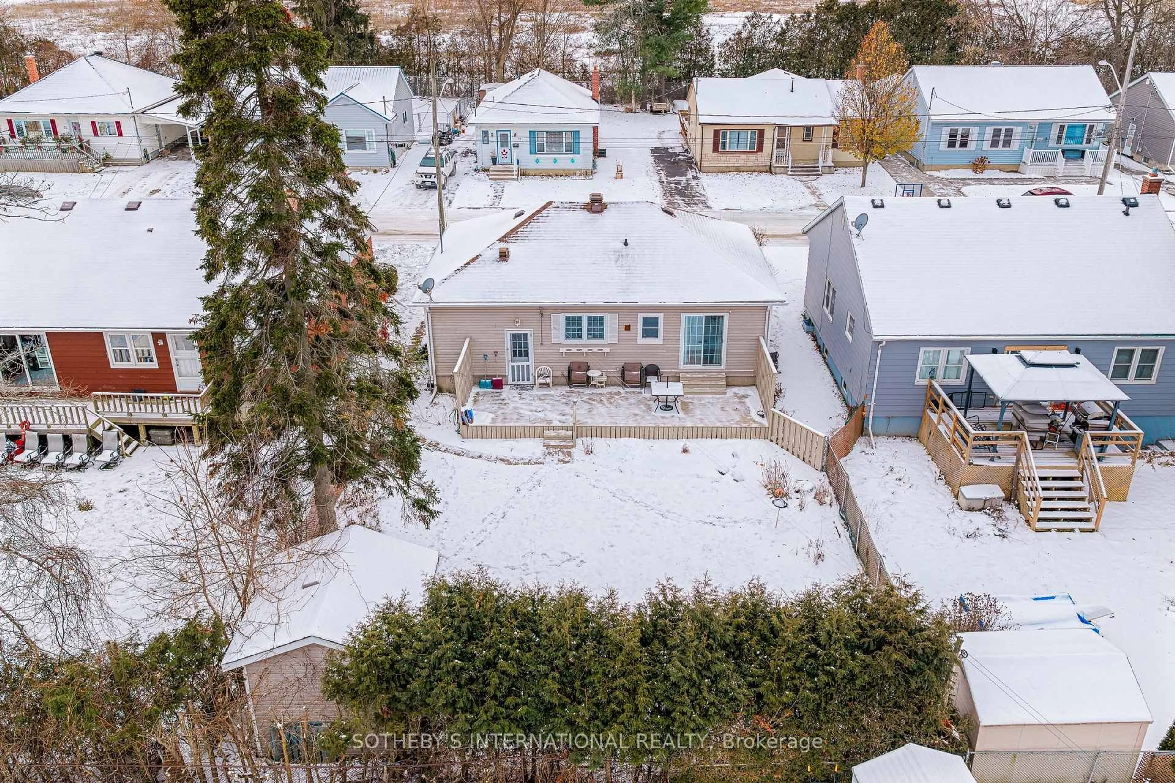 A pic from outside/outdoor area/front of a property/back of a property/a pic from drone, street for 27 Wright Cres, Brockville Ontario K6V 3W9