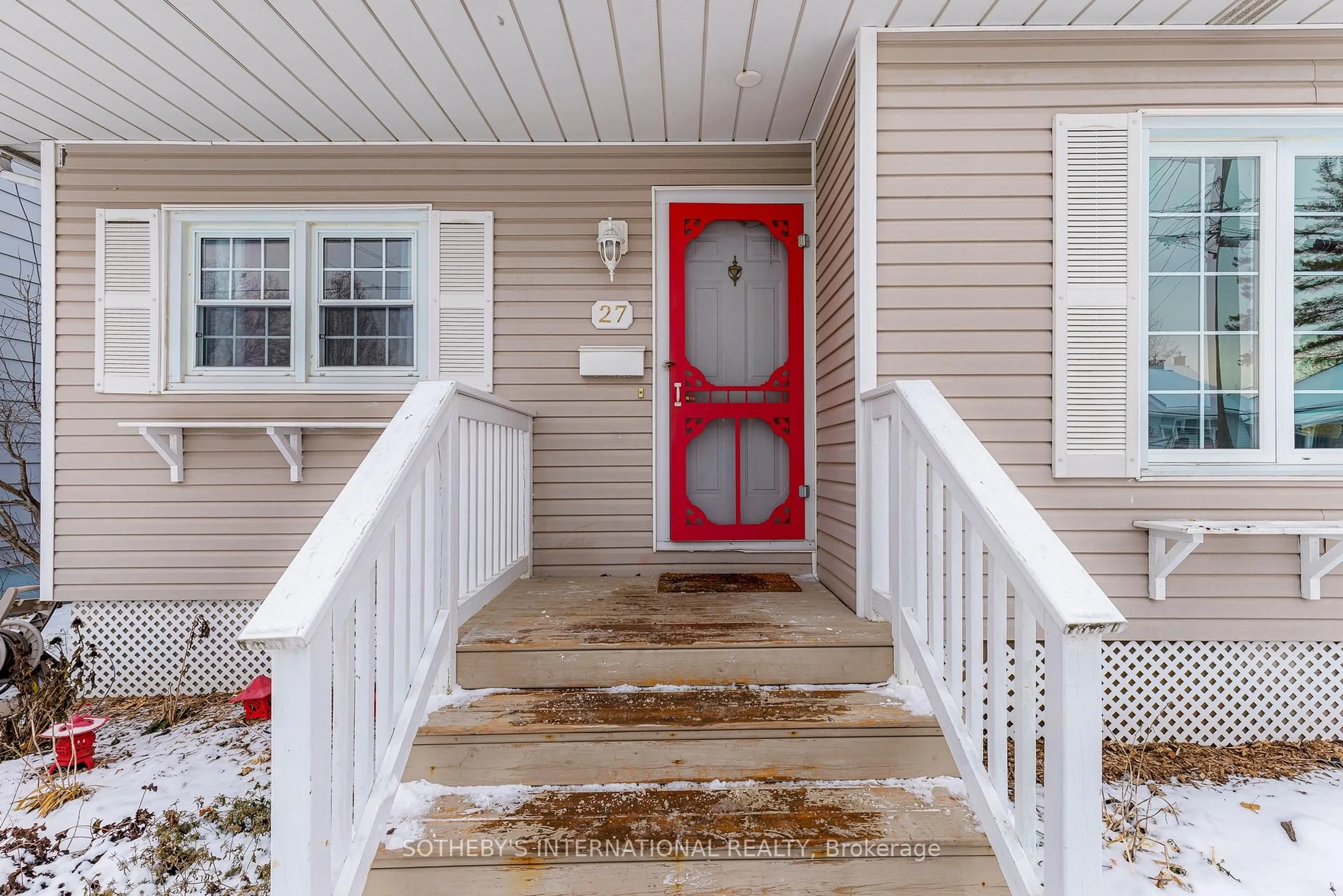 Indoor entryway for 27 Wright Cres, Brockville Ontario K6V 3W9