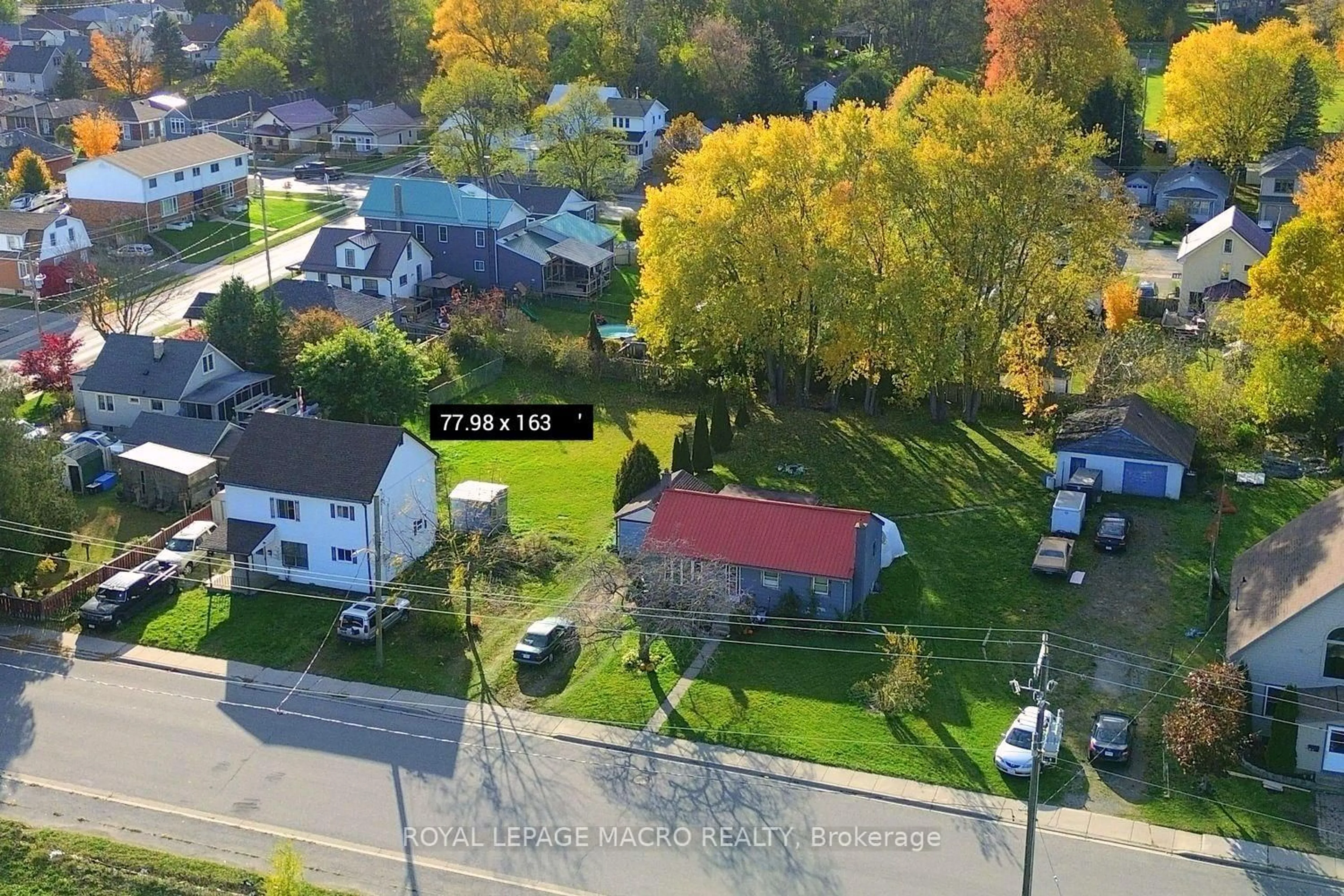 A pic from outside/outdoor area/front of a property/back of a property/a pic from drone, street for 132 Metcalfe St, Norfolk Ontario N3Y 3C1