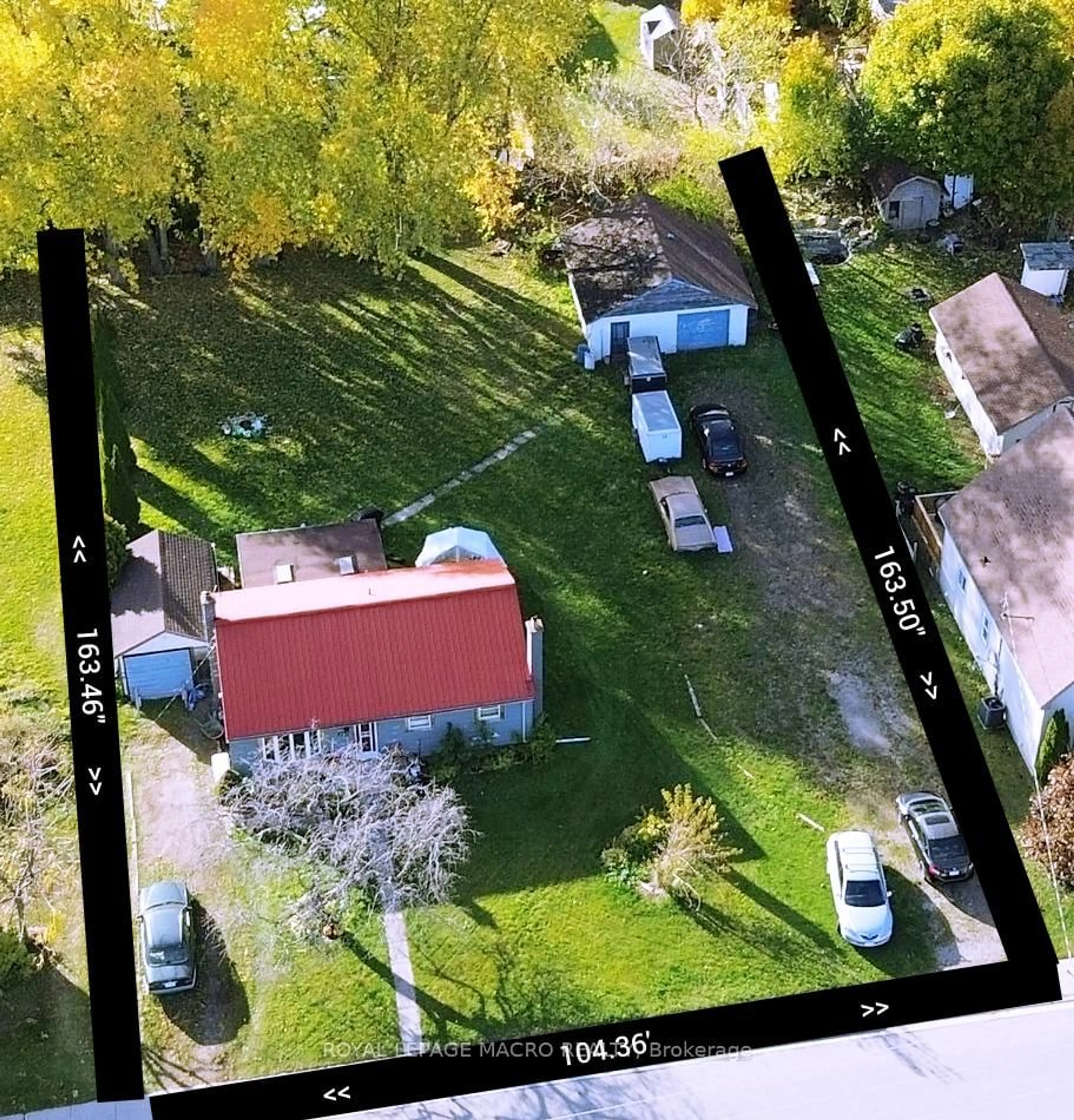 A pic from outside/outdoor area/front of a property/back of a property/a pic from drone, street for 128 Metcalfe St, Norfolk Ontario N3Y 3C1
