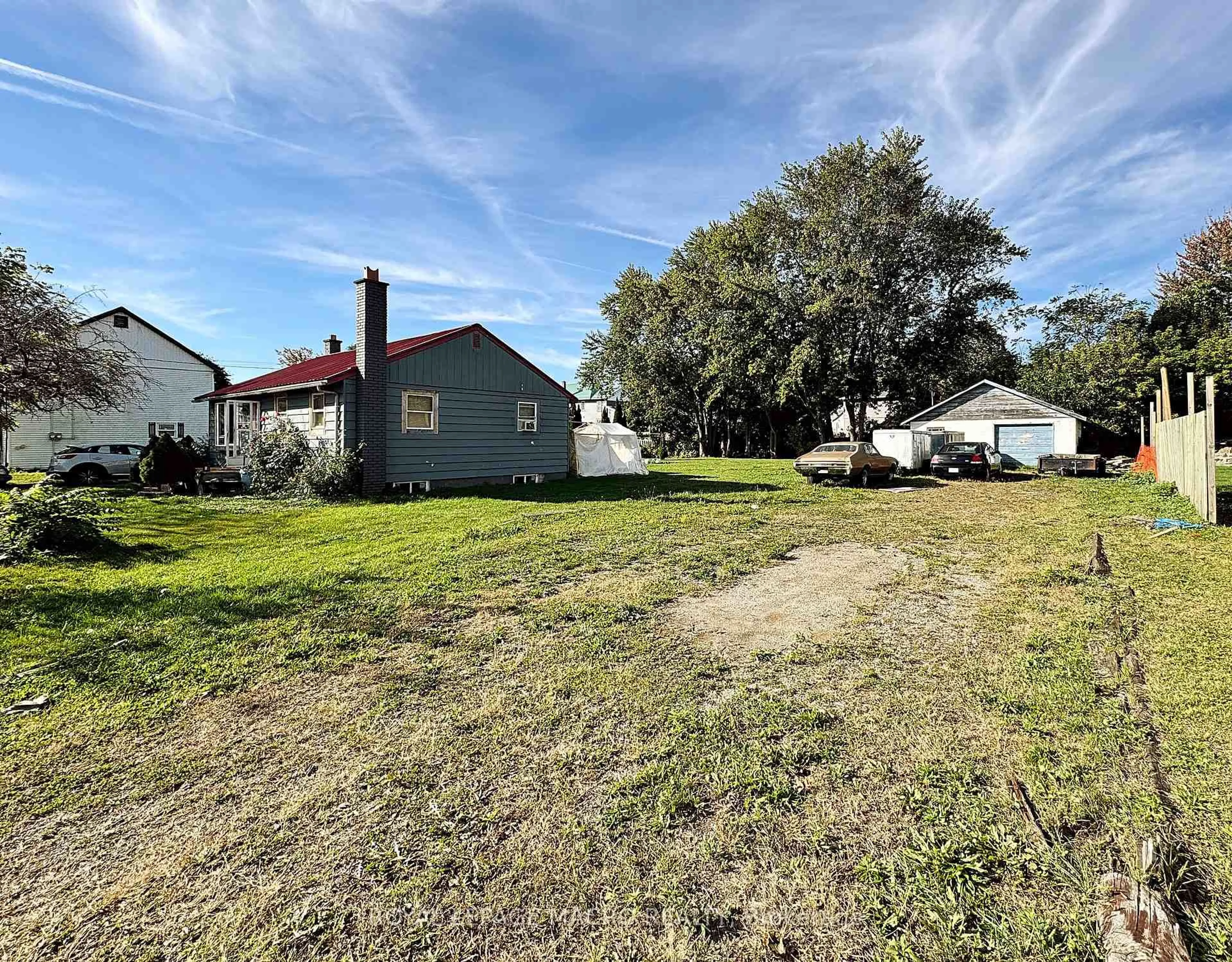 A pic from outside/outdoor area/front of a property/back of a property/a pic from drone, street for 128 Metcalfe St, Norfolk Ontario N3Y 3C1