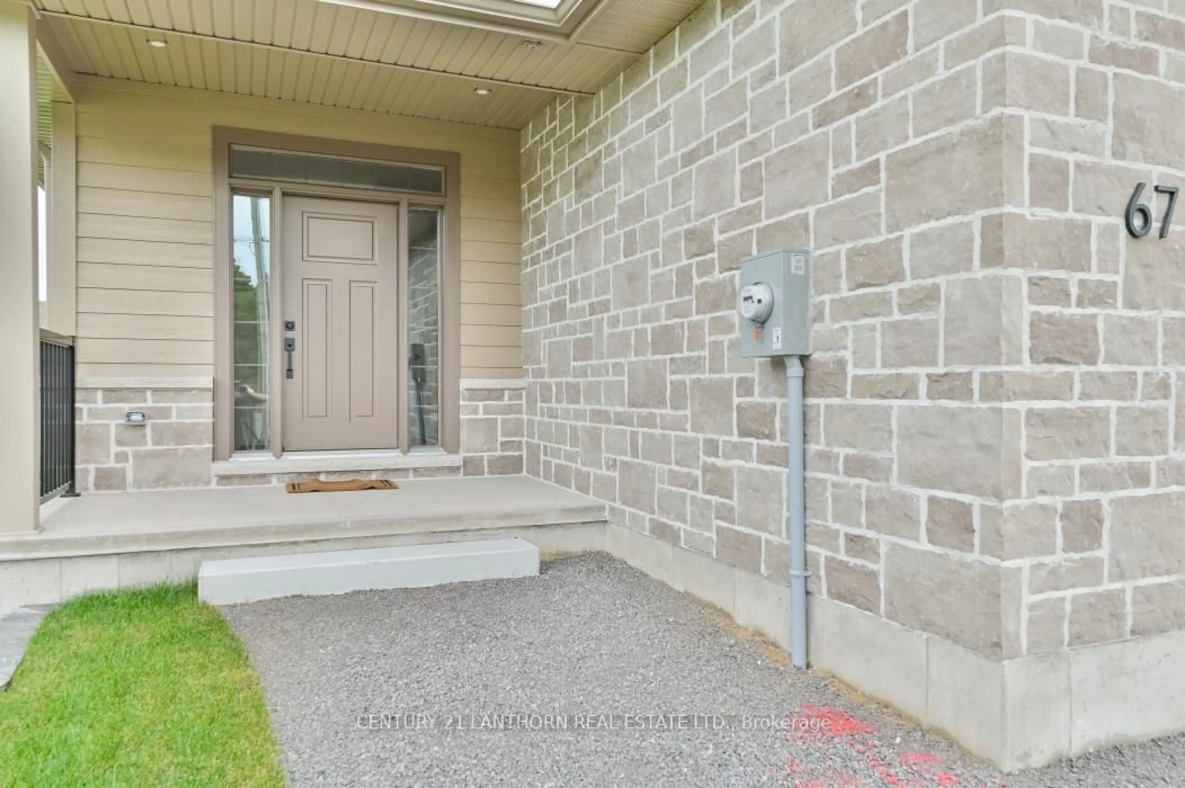 Indoor entryway for 67 Seymour St, Madoc Ontario K0K 2K0