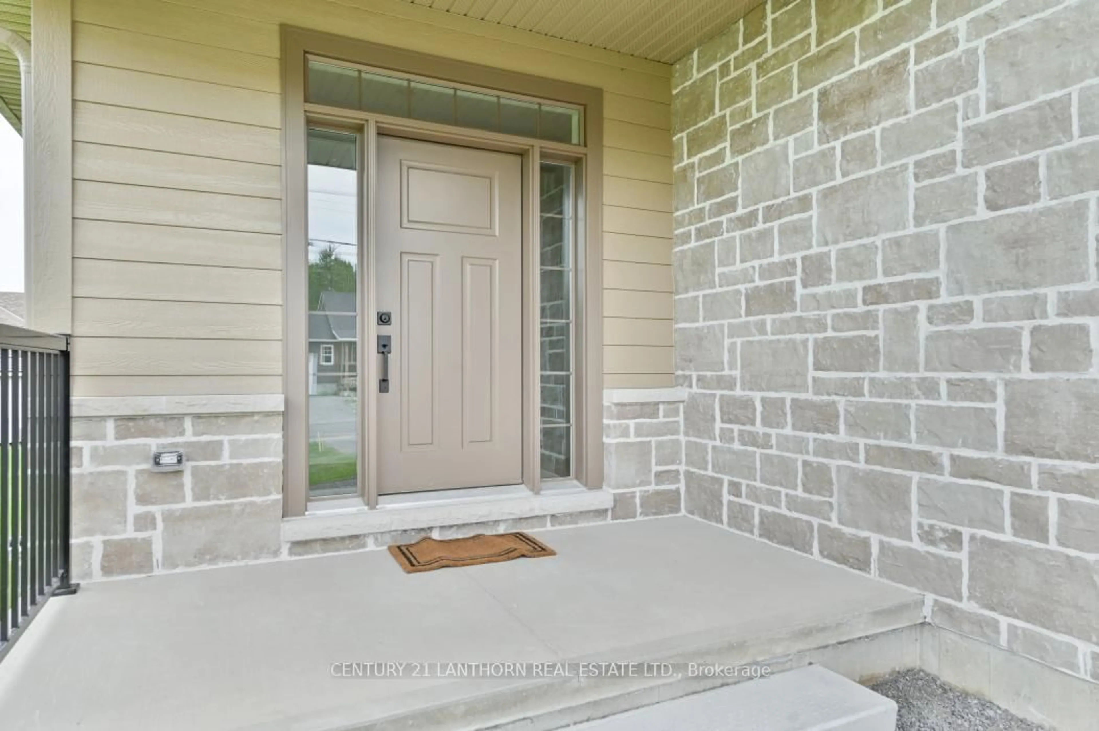 Indoor entryway for 67 Seymour St, Madoc Ontario K0K 2K0