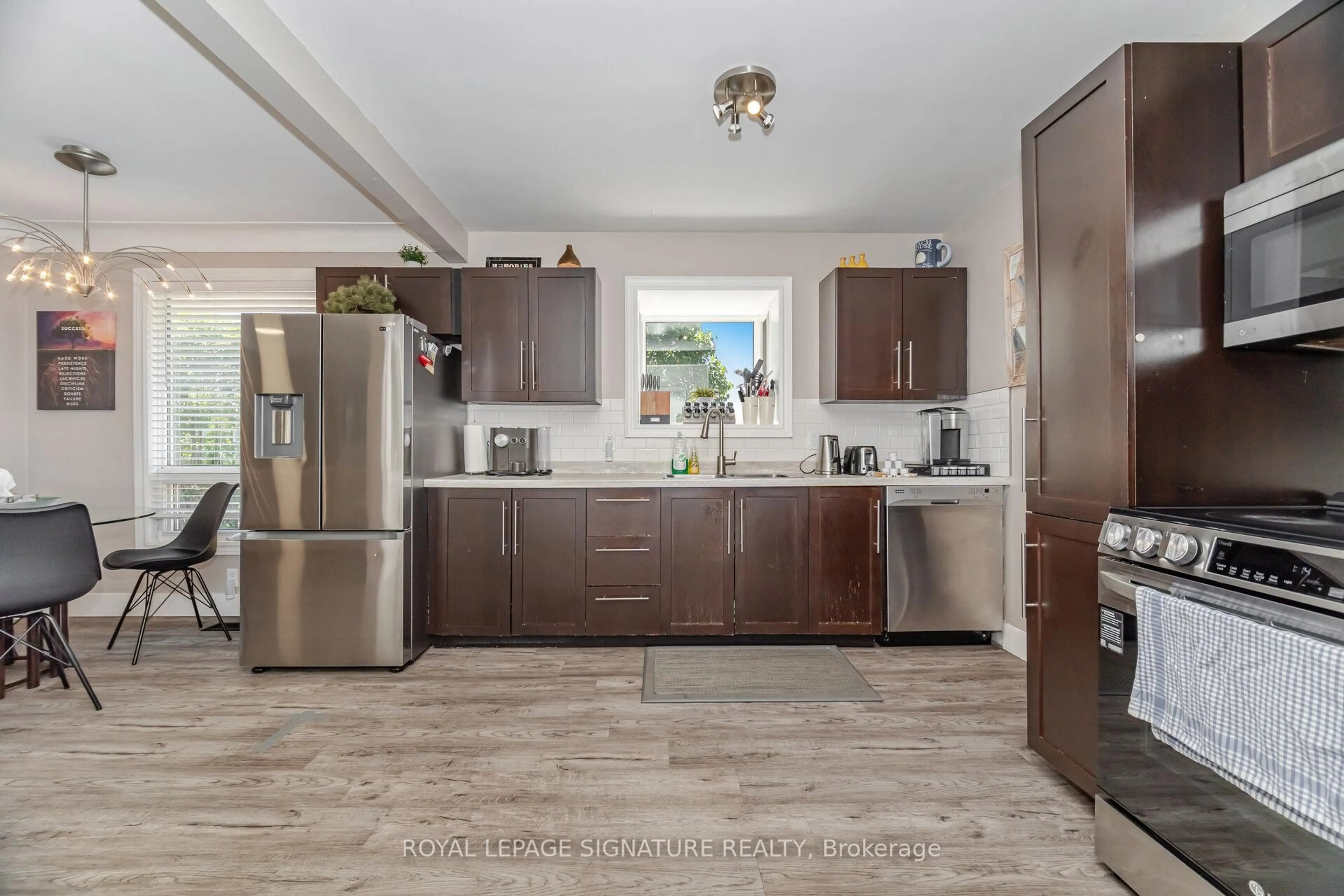 Open concept kitchen, ceramic/tile floor for 77 Fairview Rd, Grimsby Ontario L3M 3L6