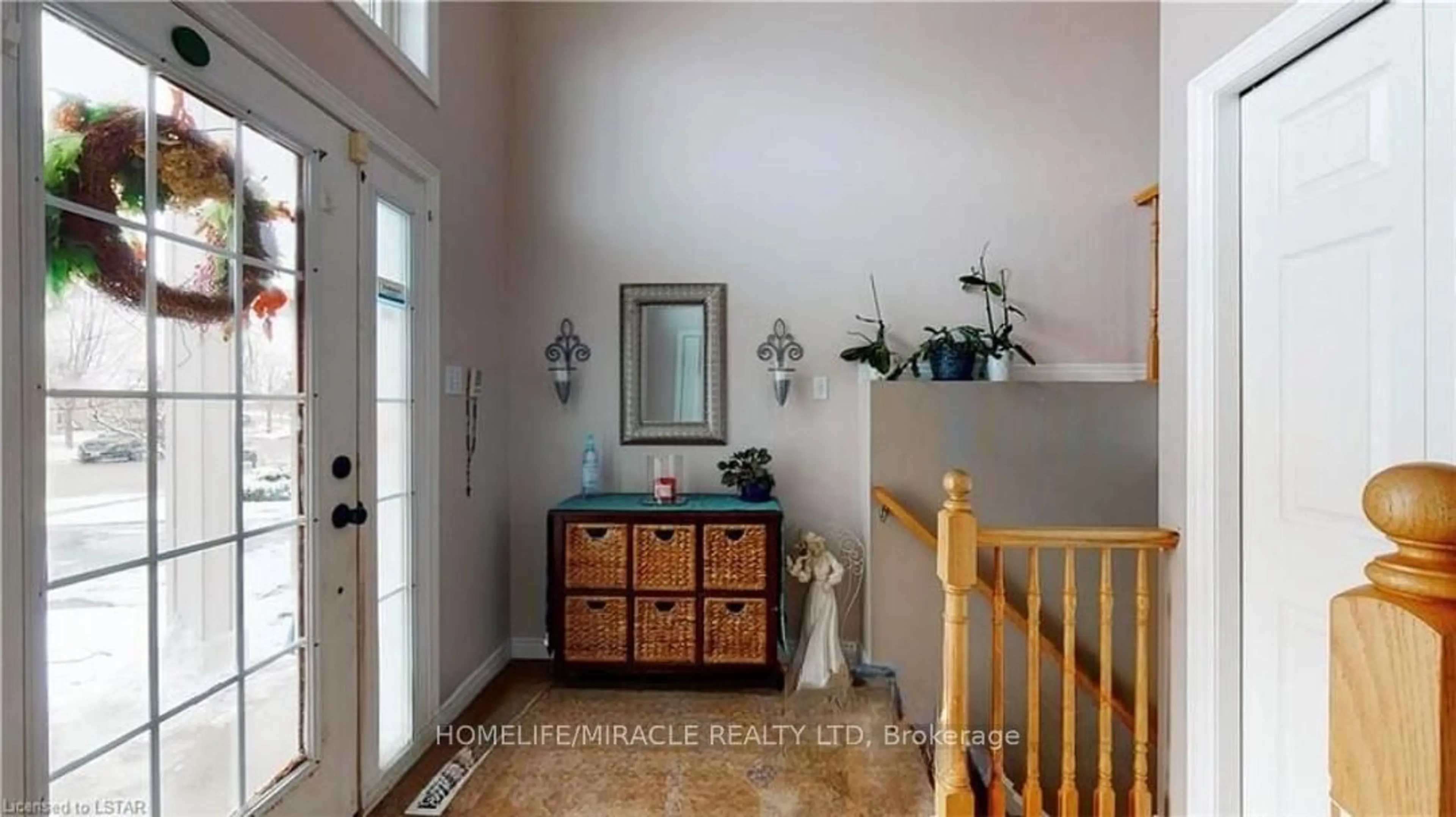 Indoor entryway for 1859 Marconi Blvd, London East Ontario N5V 4Y1