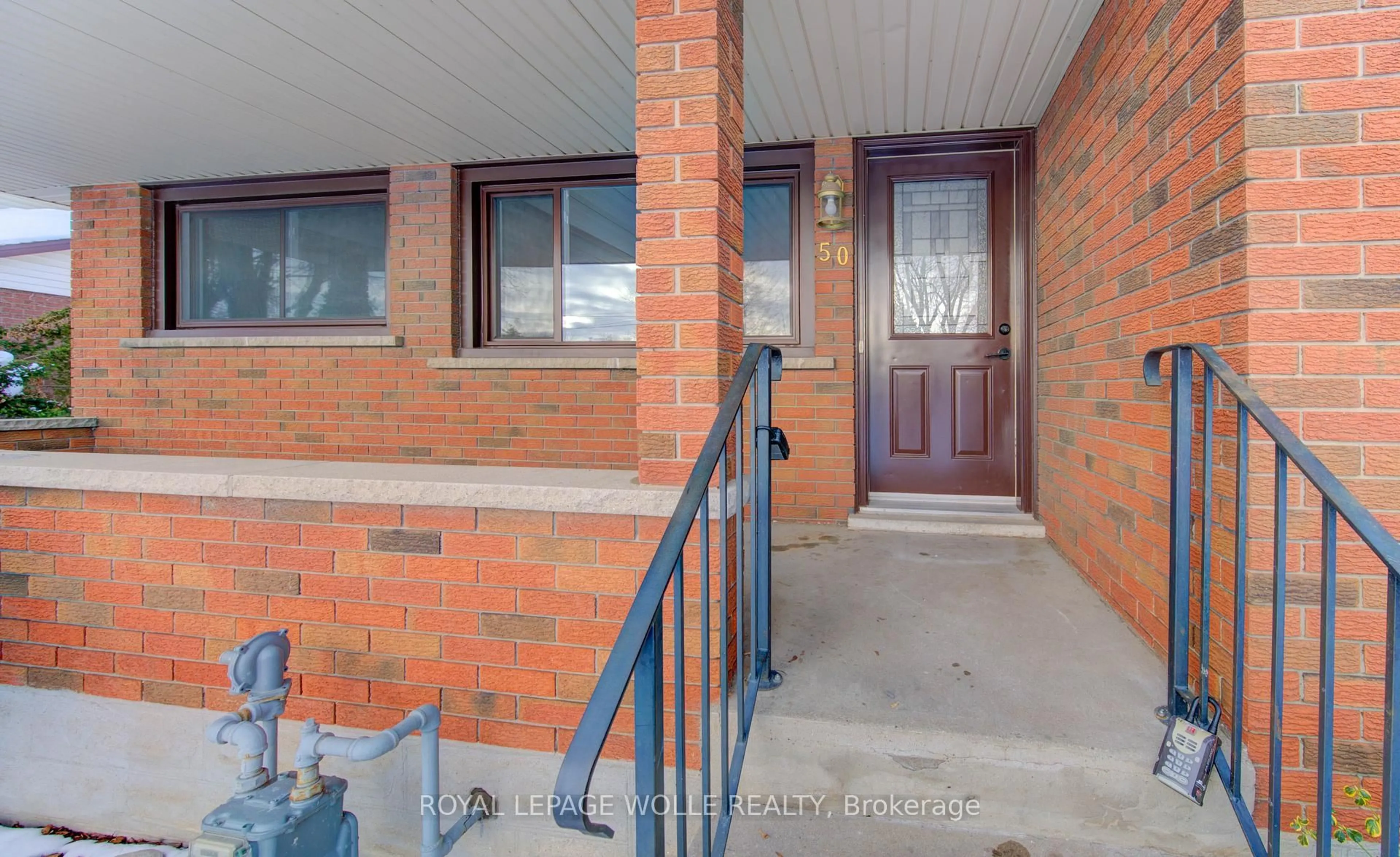 Indoor entryway for 50 Fairlawn Rd, Kitchener Ontario N2C 1X9