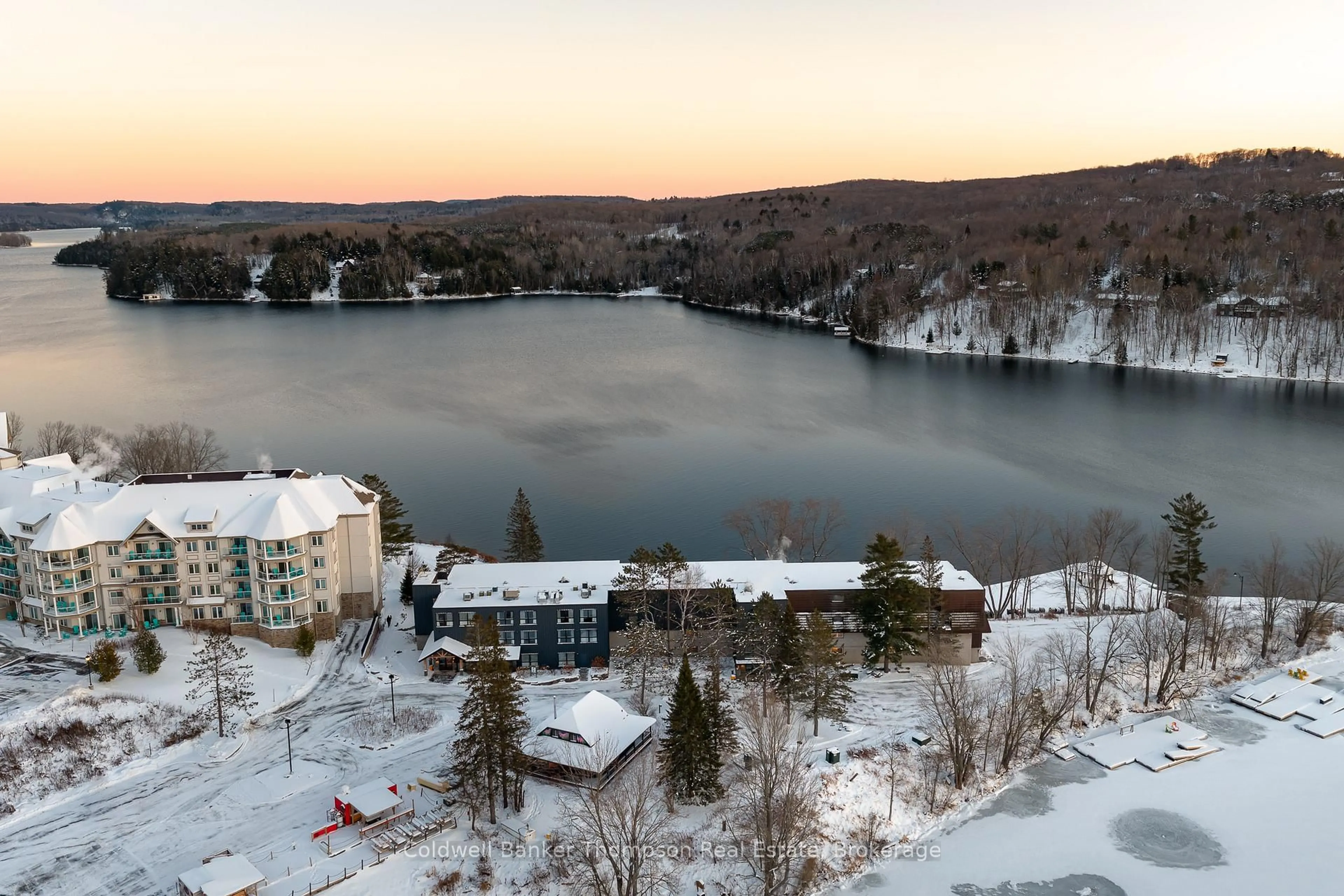 A pic from outside/outdoor area/front of a property/back of a property/a pic from drone, water/lake/river/ocean view for 1235 Deerhurst Bayshore Dr #423, Huntsville Ontario P1H 1A9