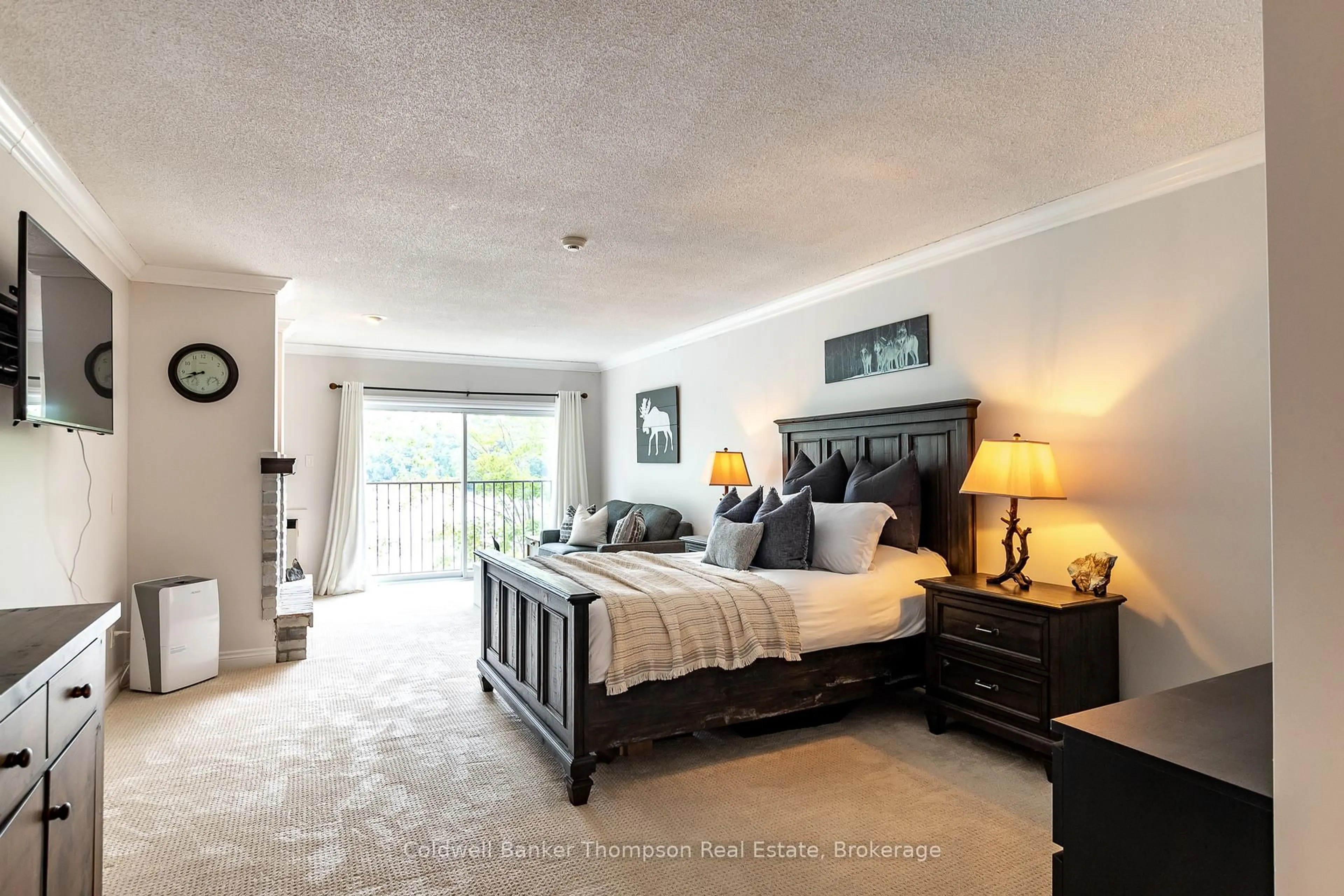 Bedroom with bed, unknown for 1235 Deerhurst Bayshore Dr #423, Huntsville Ontario P1H 1A9