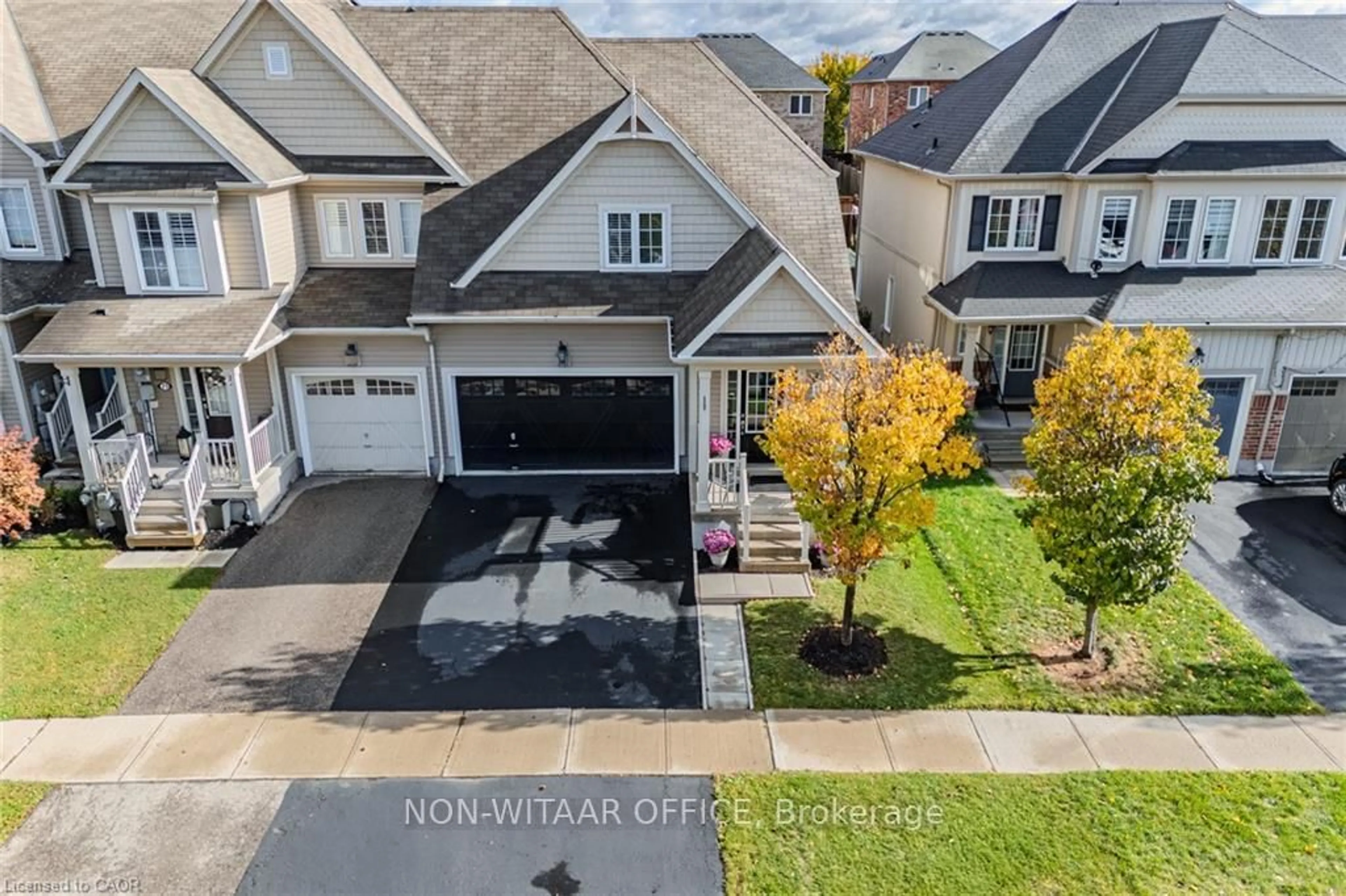 A pic from outside/outdoor area/front of a property/back of a property/a pic from drone, street for 73 English Lane, Brantford Ontario N3T 0G9