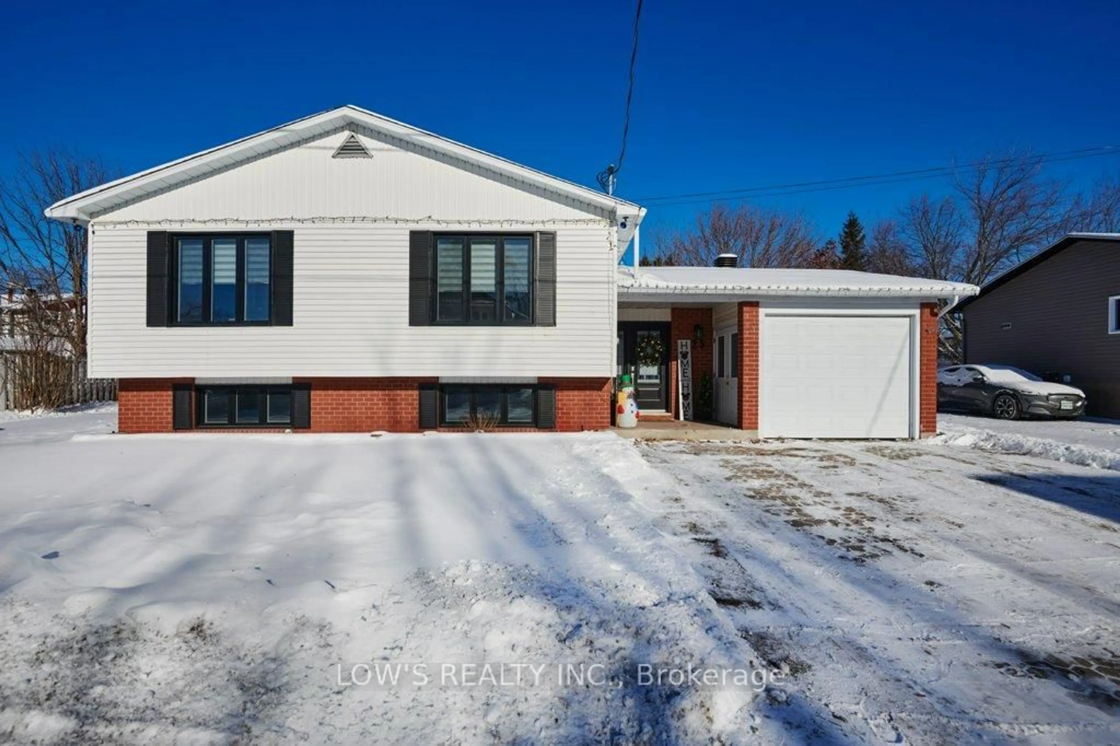 Home with brick exterior material, unknown for 25 Wall St, Champlain Ontario K0B 1R0