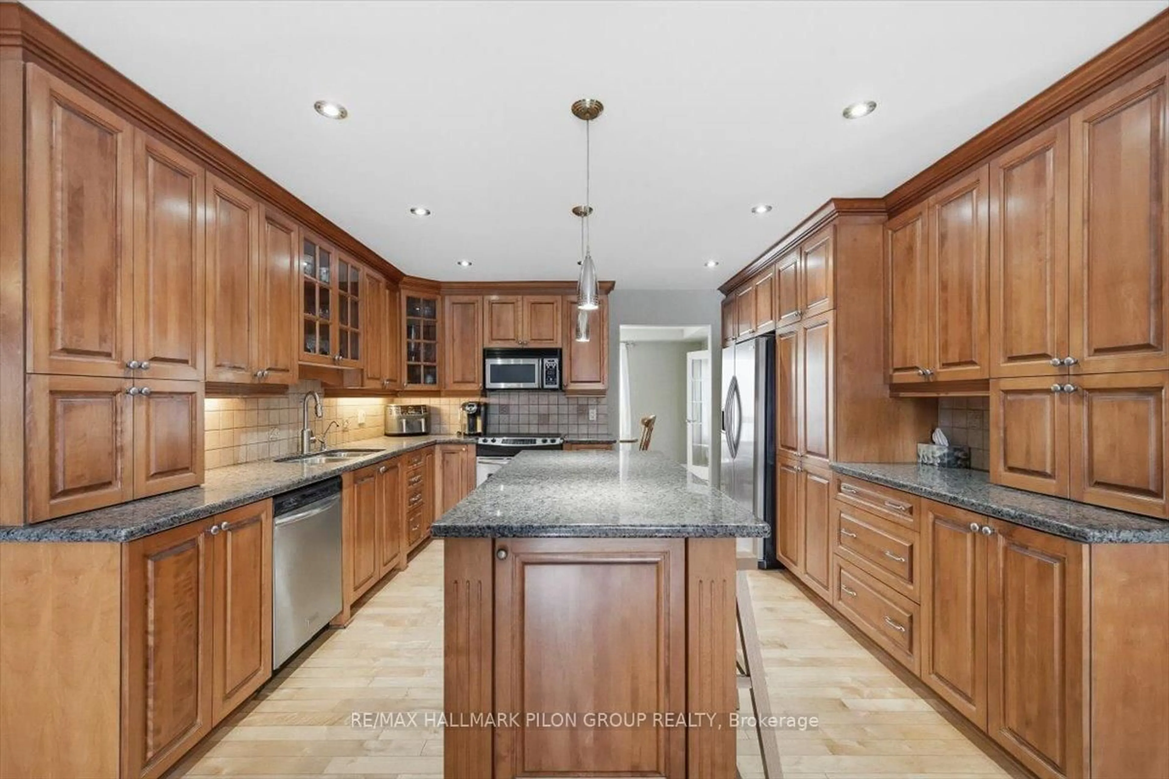 Open concept kitchen, ceramic/tile floor for 180 Sophie St, Clarence-Rockland Ontario K4K 1K7