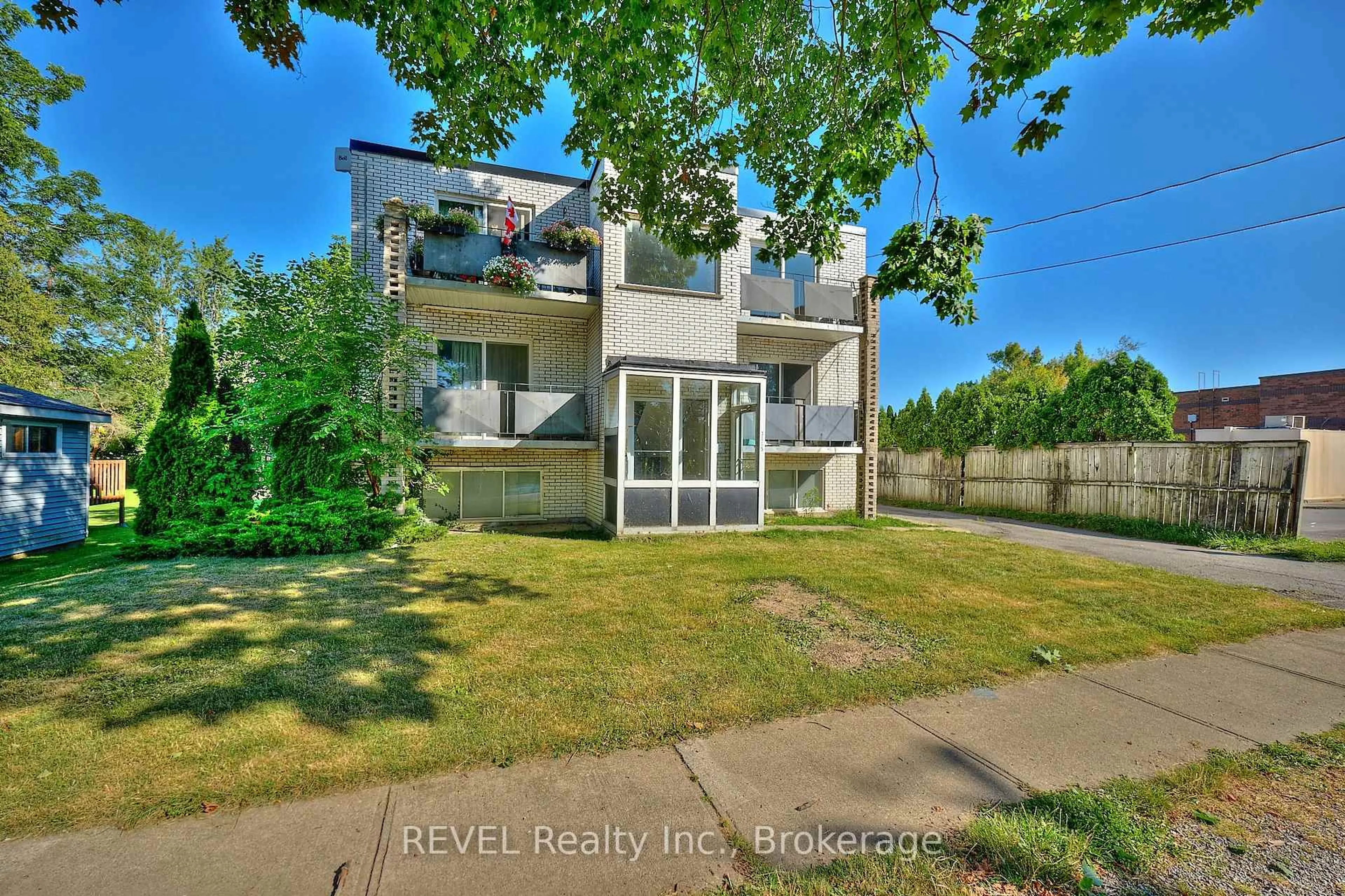 A pic from outside/outdoor area/front of a property/back of a property/a pic from drone, water/lake/river/ocean view for 3865 Front St, Niagara Falls Ontario L2G 6G3
