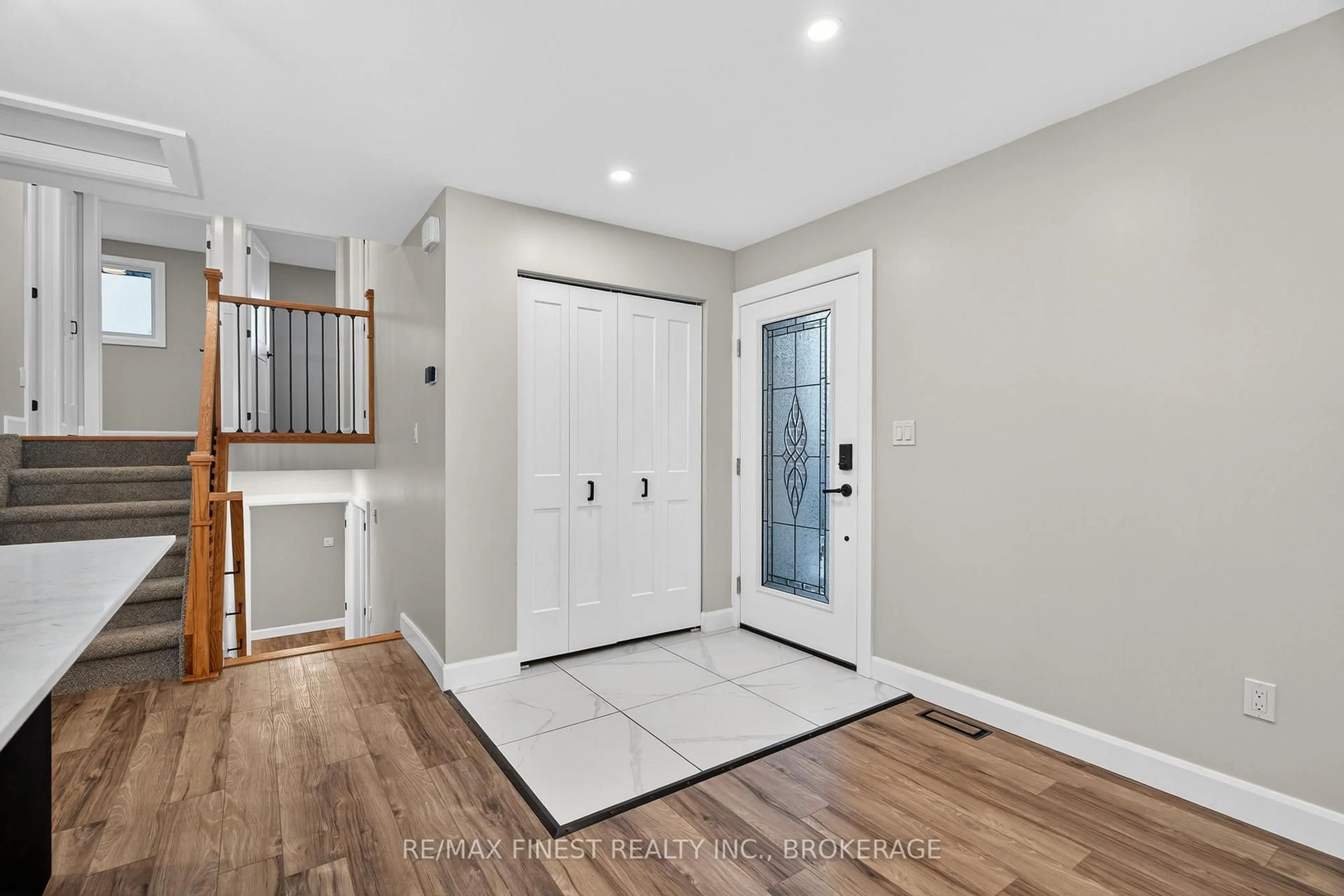 Indoor entryway for 62 Abbey Dale Crt, Kingston Ontario K7K 5W9