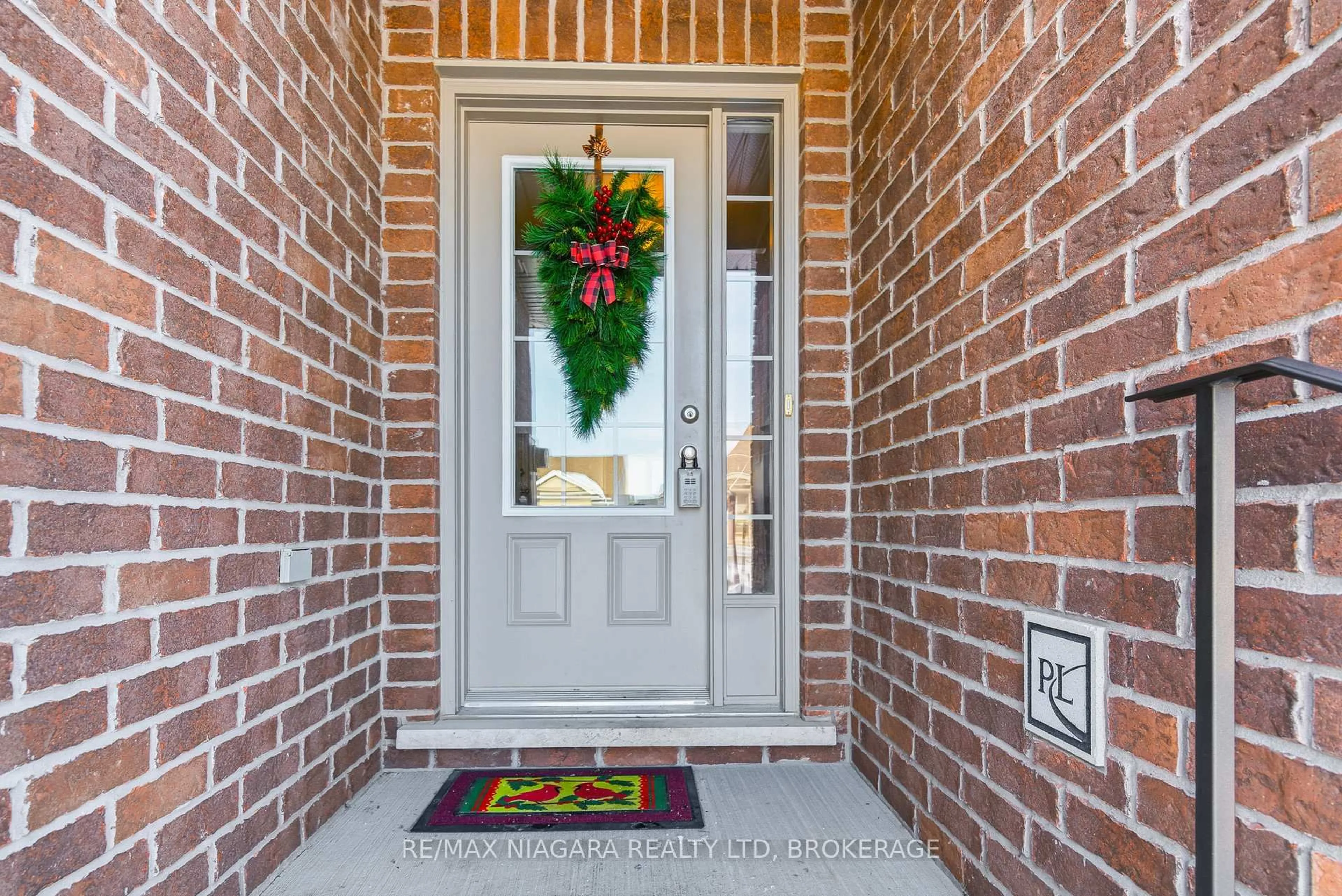 Indoor entryway for 3959 Lower Coach Rd, Fort Erie Ontario L0S 1S0