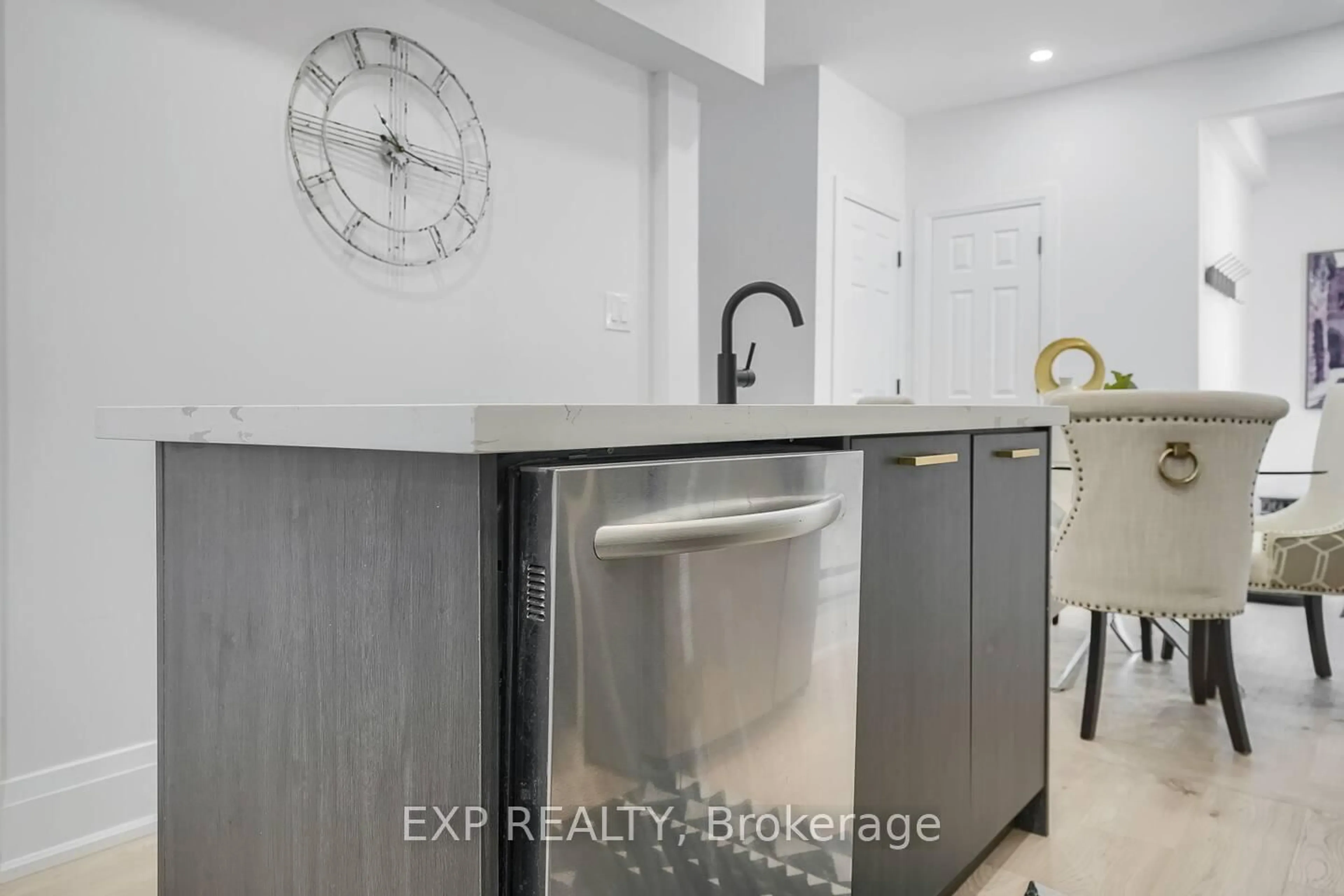 Standard kitchen, ceramic/tile floor for 8 Elizabeth St, St. Catharines Ontario L2R 2L1