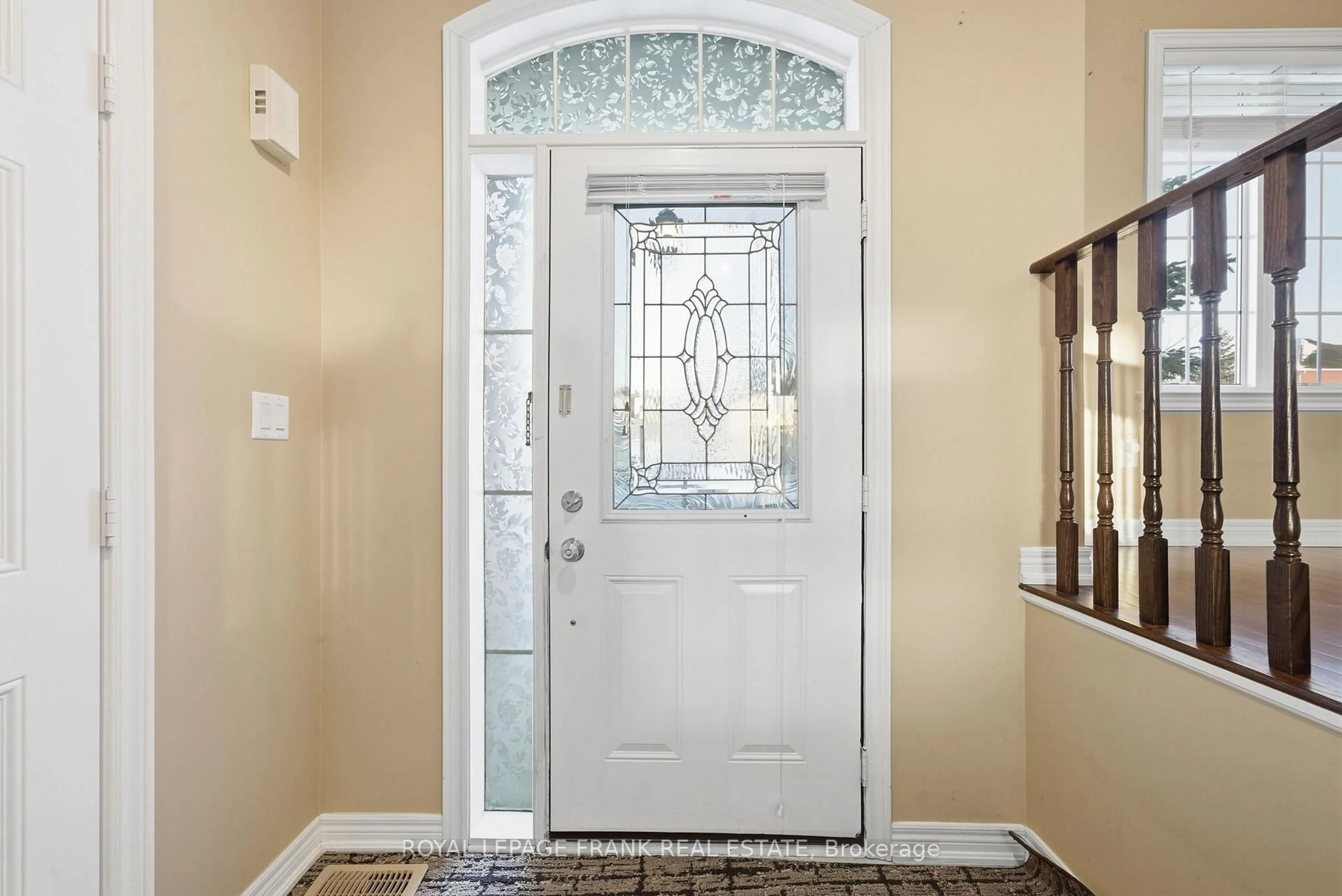 Indoor entryway for 7 Brock St, Kawartha Lakes Ontario K9V 0B9