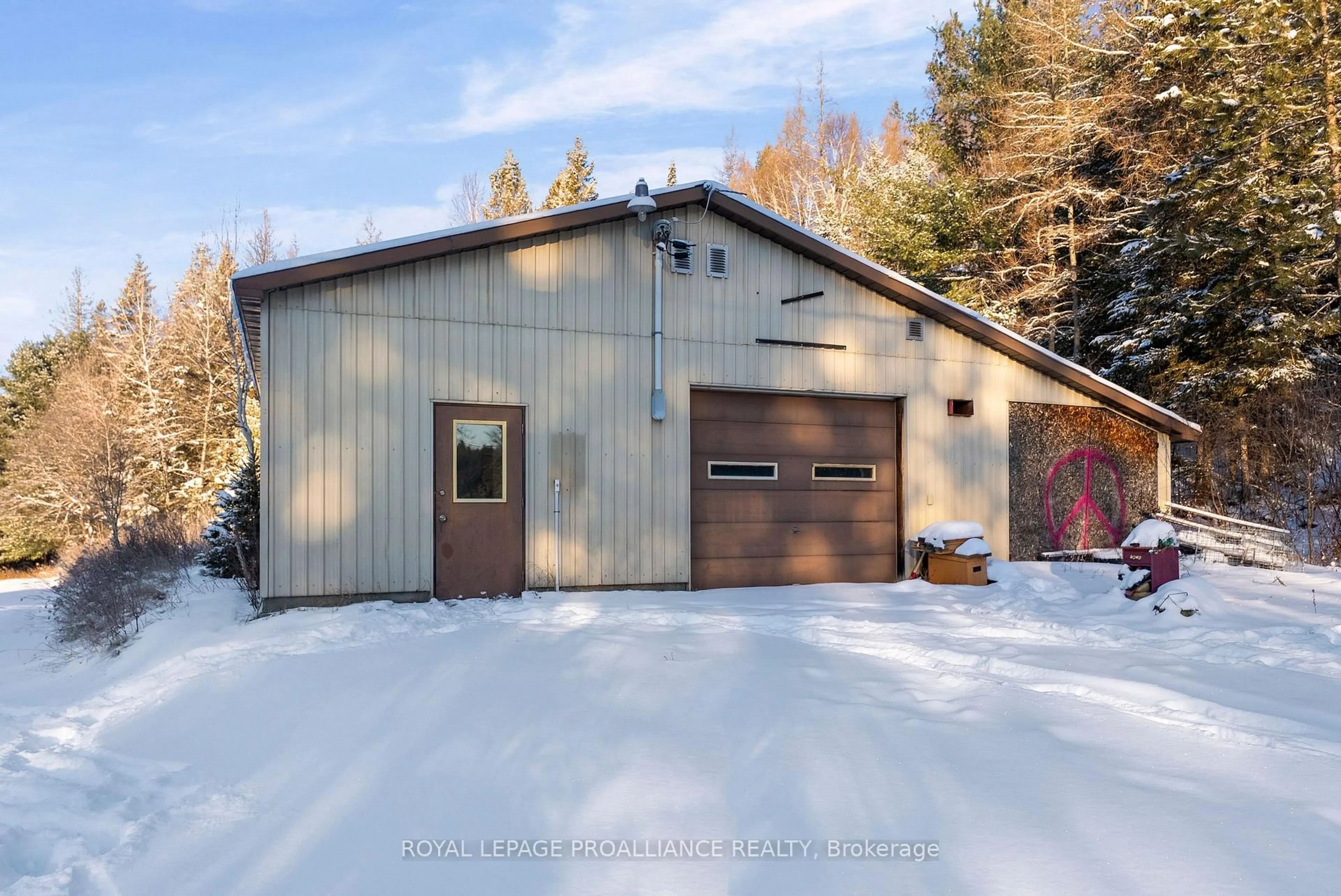 Indoor garage for 169 Burlanyett Rd, Maple Leaf Ontario K0L 2R0