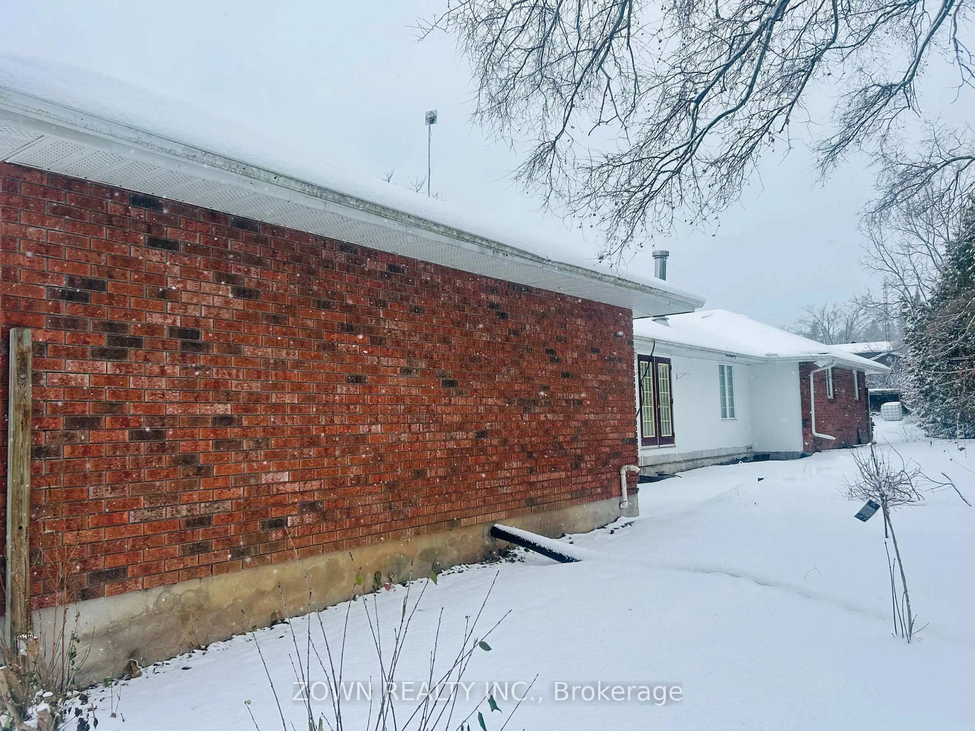 A pic from outside/outdoor area/front of a property/back of a property/a pic from drone, building for 1694 Killoran Rd, Selwyn Ontario K9J 6X5